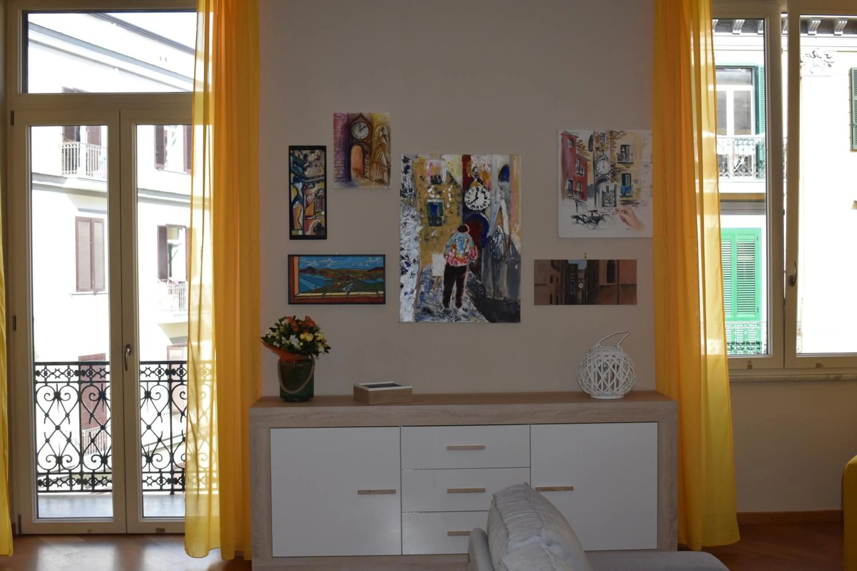 Communal lounge/ TV room in I Vicerè B&B Deluxe