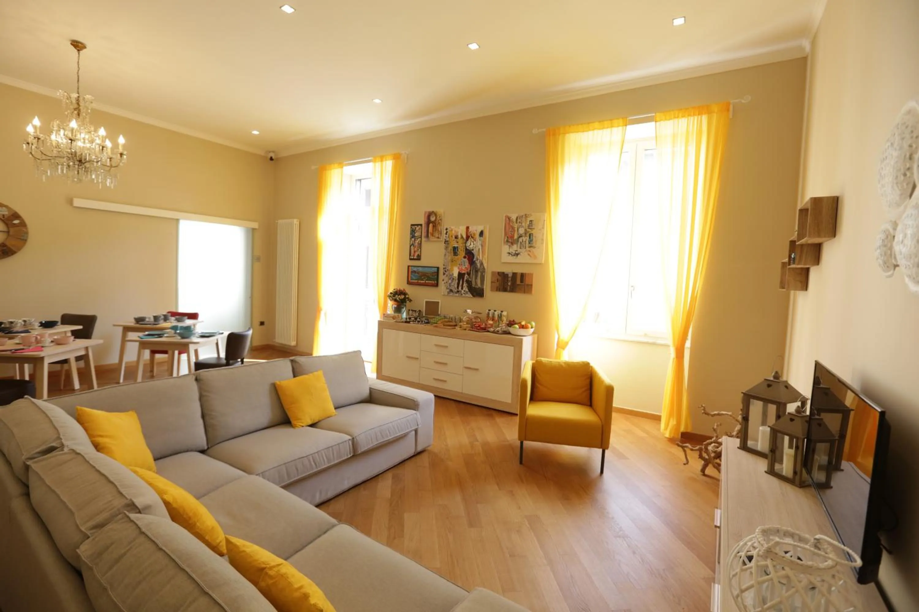 Communal lounge/ TV room in I Vicerè B&B Deluxe