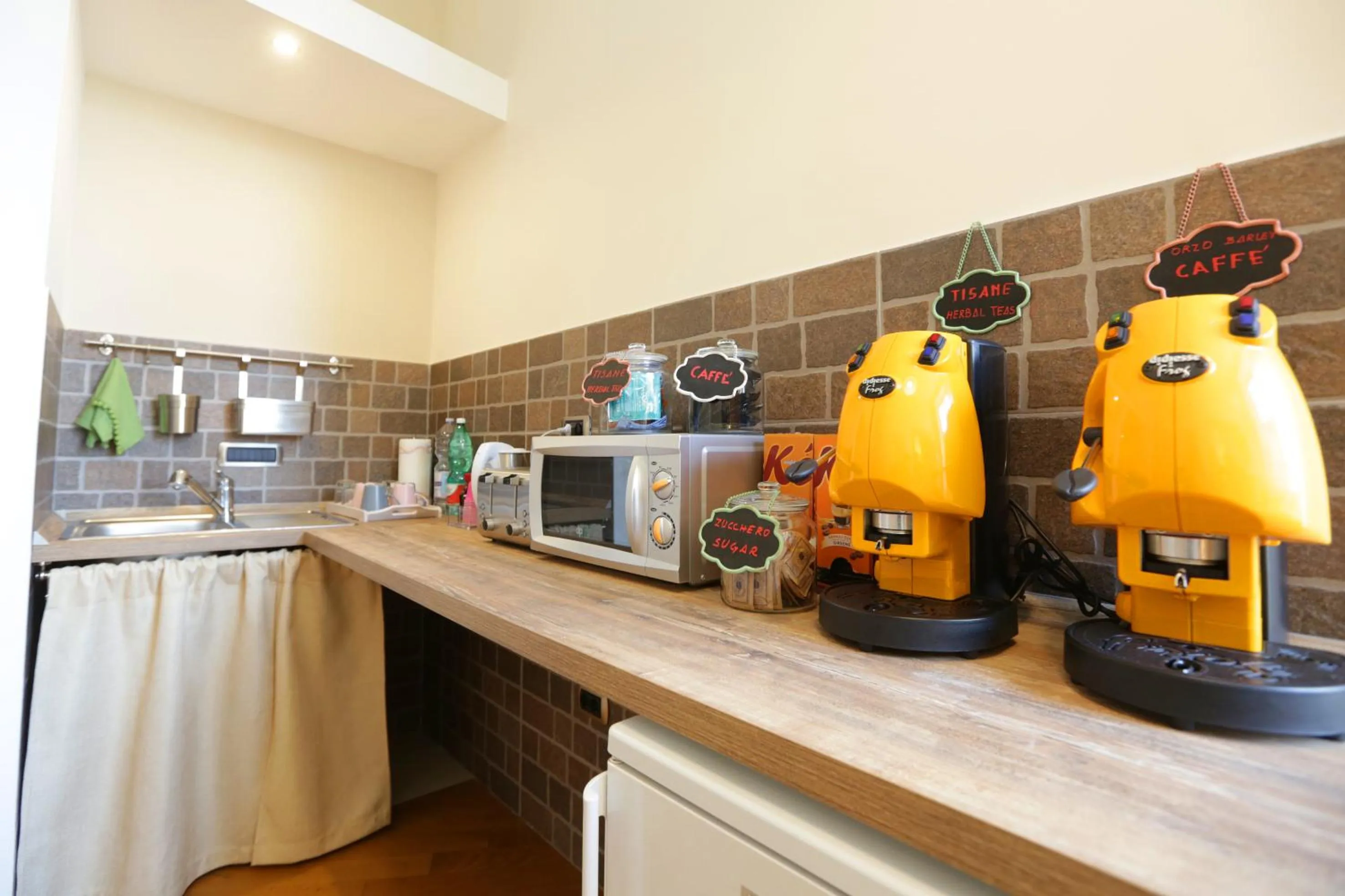 Coffee/tea facilities in I Vicerè B&B Deluxe