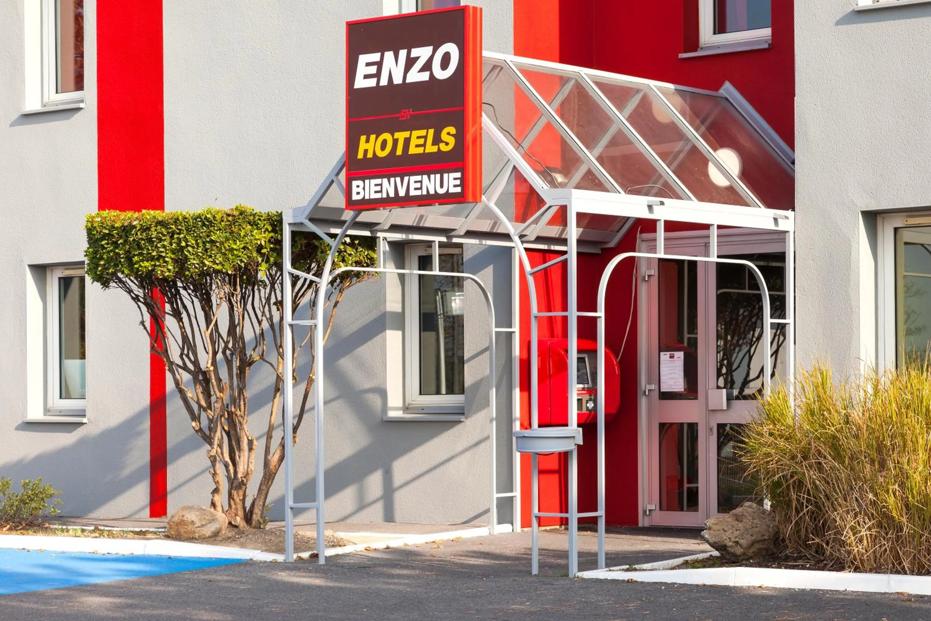 Property building in Enzo Hotels Chalons en Champagne