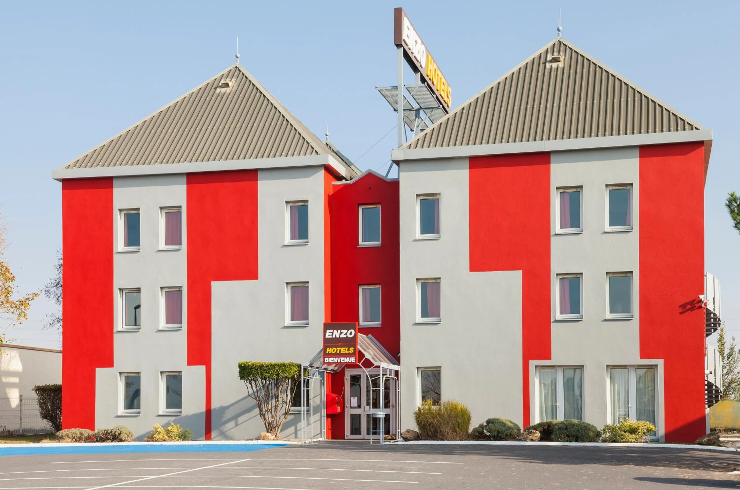 Property building in Enzo Hotels Chalons en Champagne