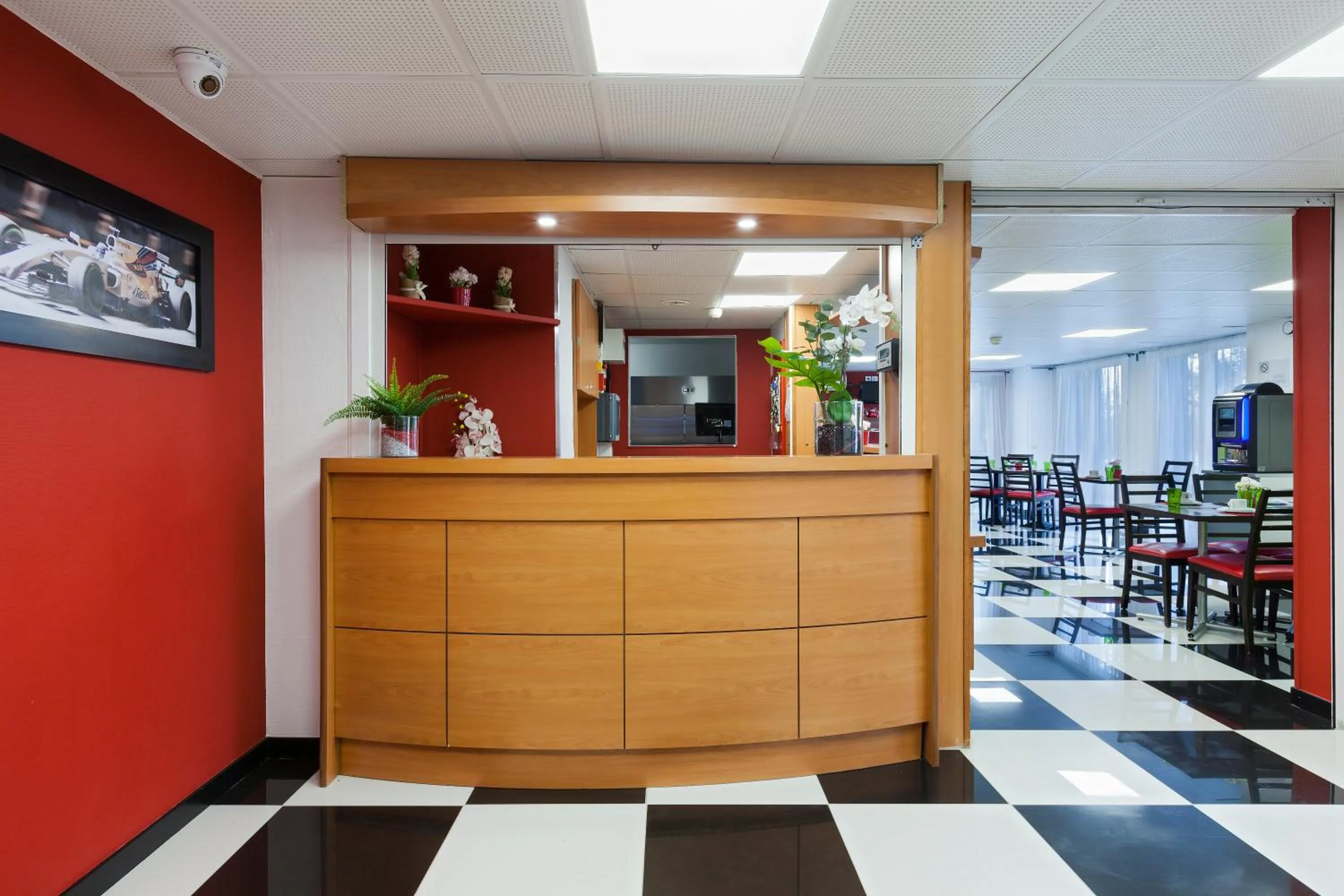 Lobby or reception in Enzo Hotels Chalons en Champagne