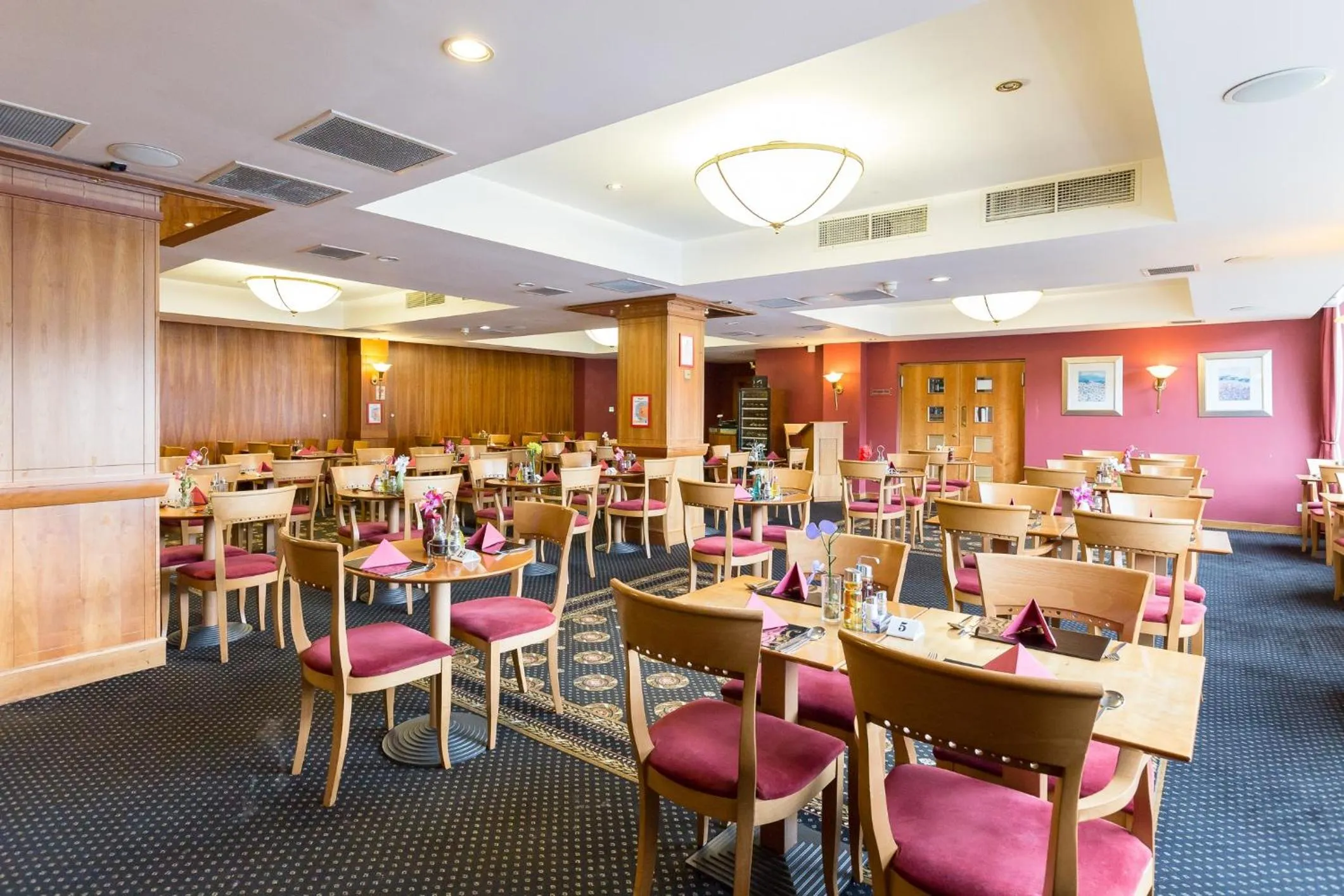 Restaurant/places to eat in London - Wembley International Hotel