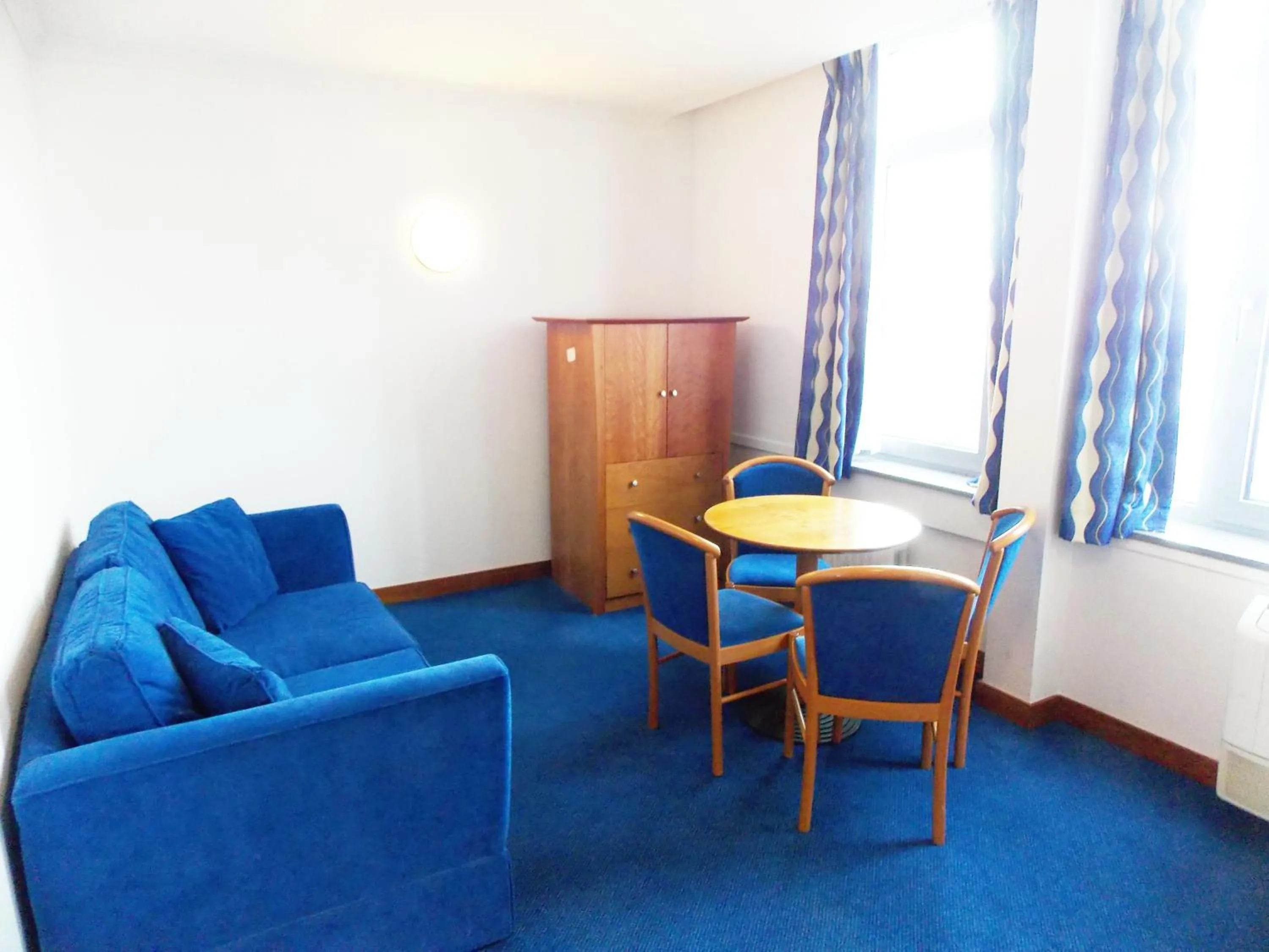 Seating area in London - Wembley International Hotel