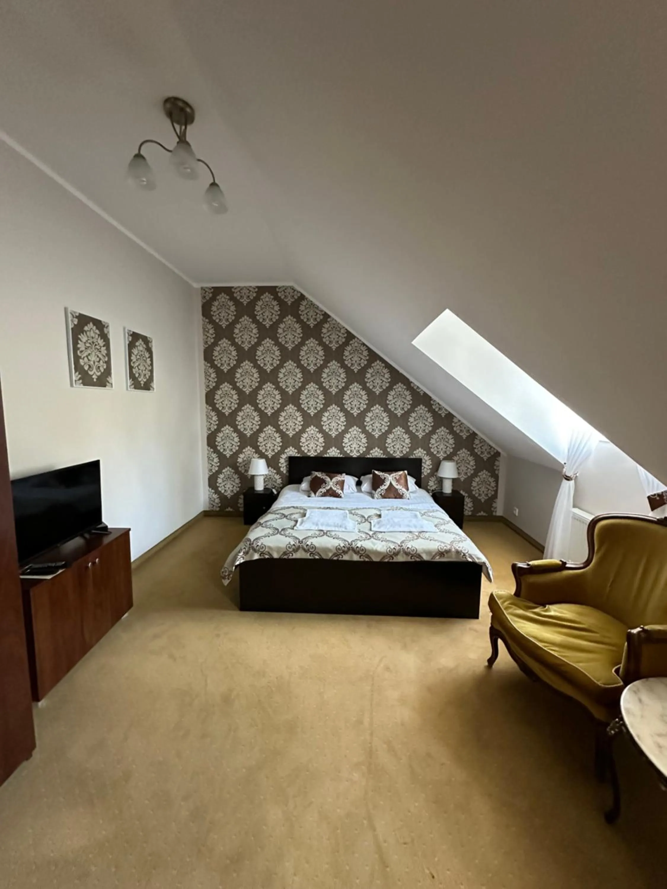 Bed in Pałac Kobylin