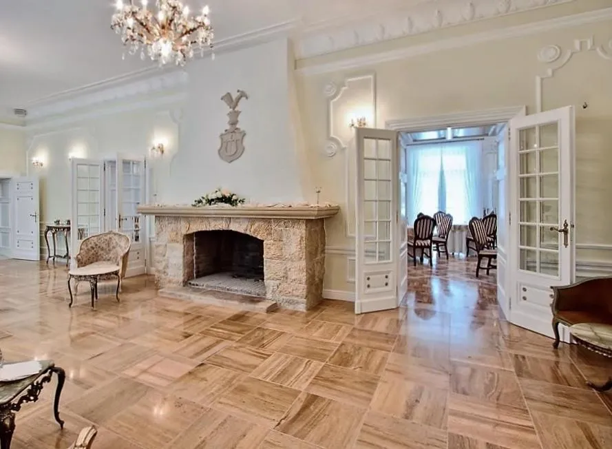 Restaurant/places to eat in Pałac Kobylin