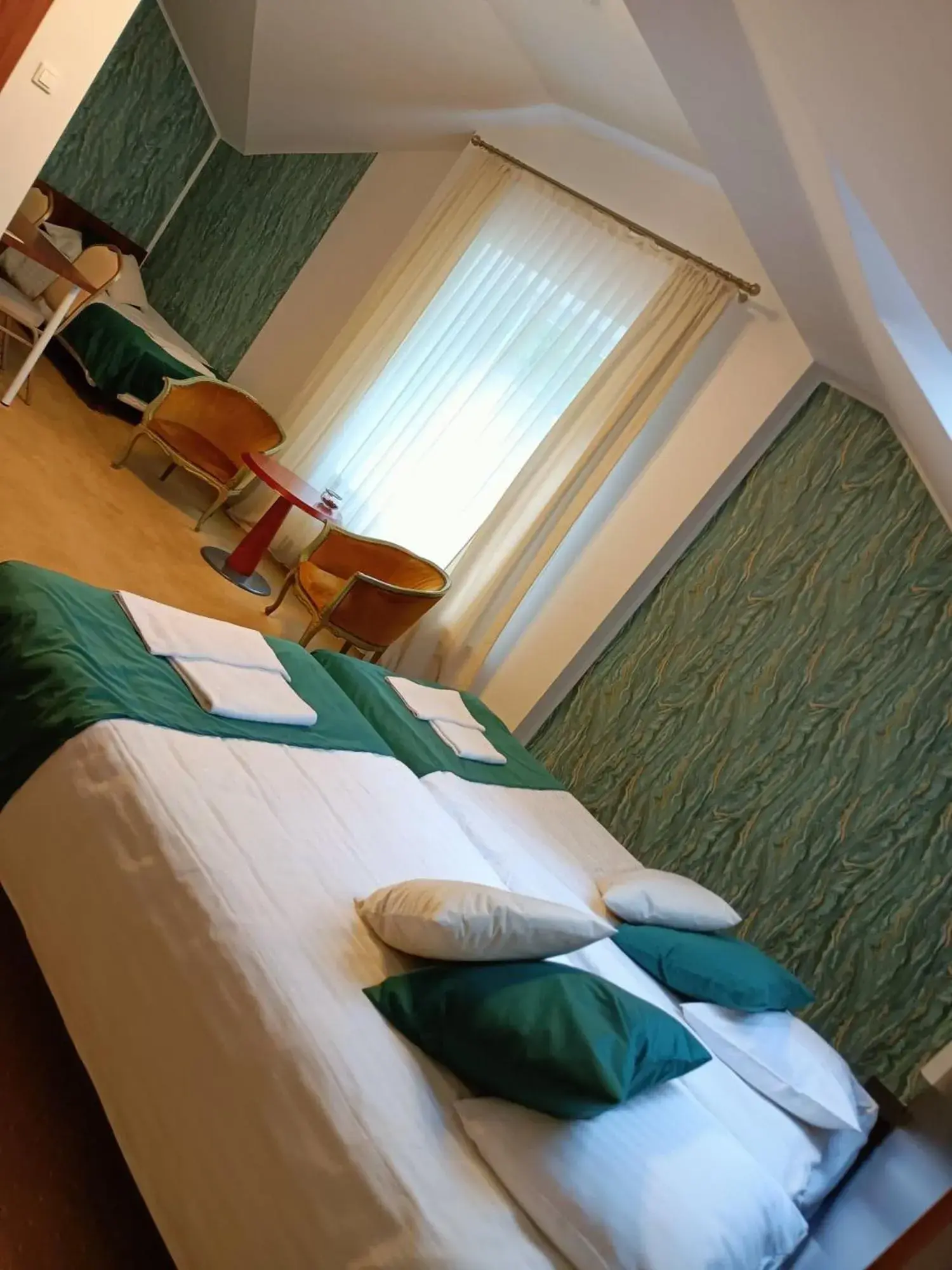 Triple Room in Pałac Kobylin Triple Room in Pałac Kobylin