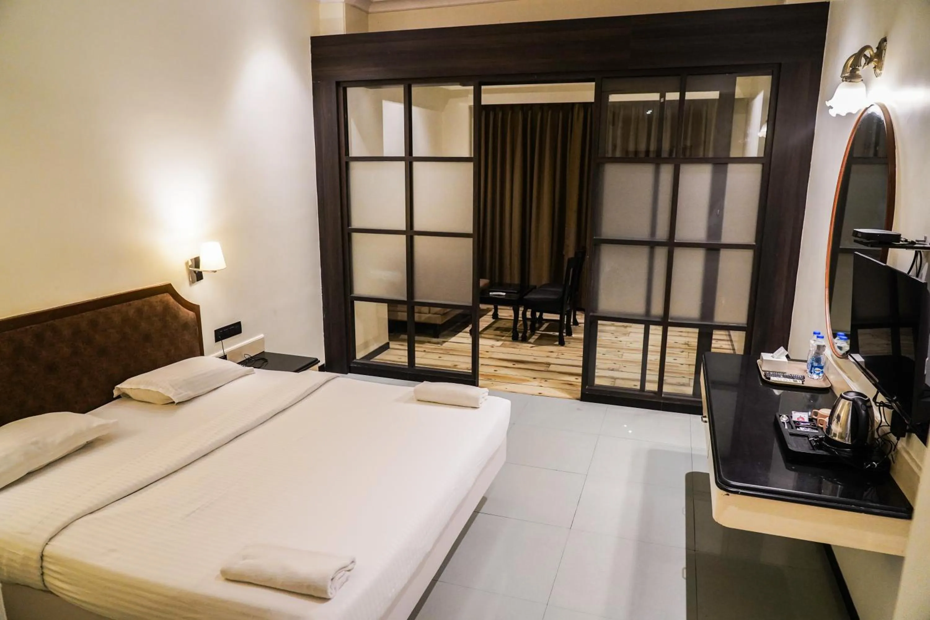 Bed in Hotel Sun Shine Inn