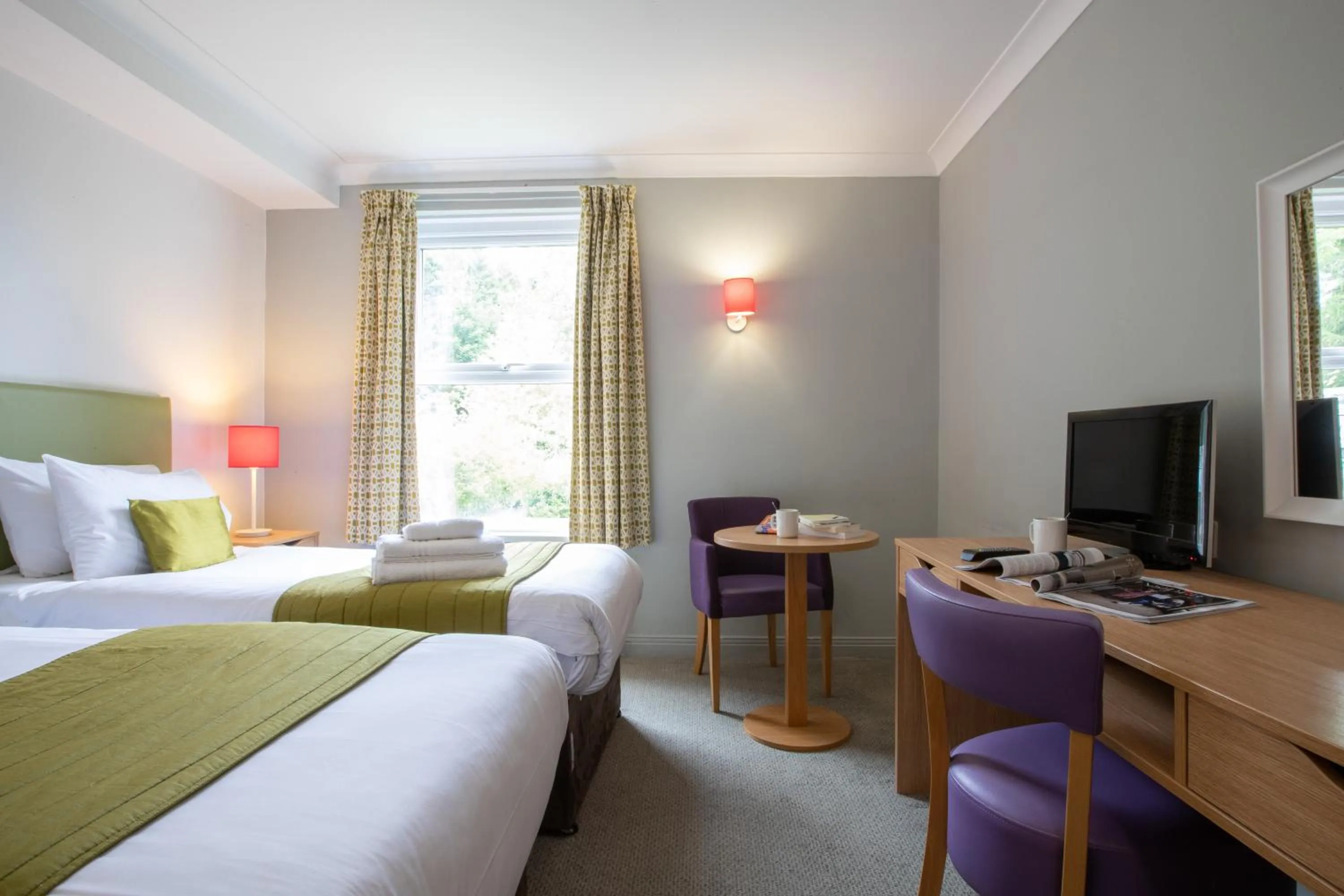 Photo of the whole room, Bed in George Hotel