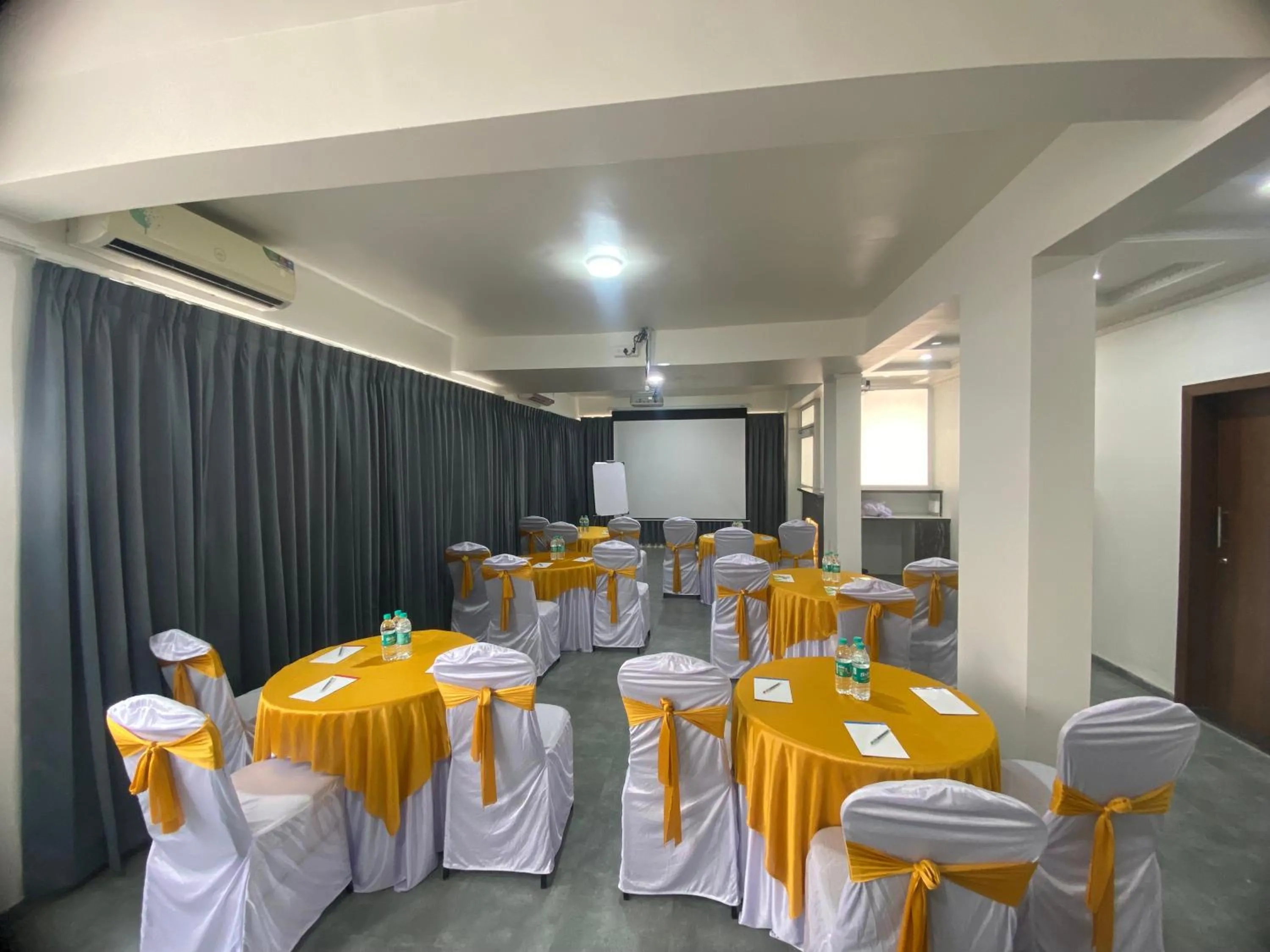Meeting/conference room in StayBird - Icon Bliss, An Apartment Hotel, Kharadi