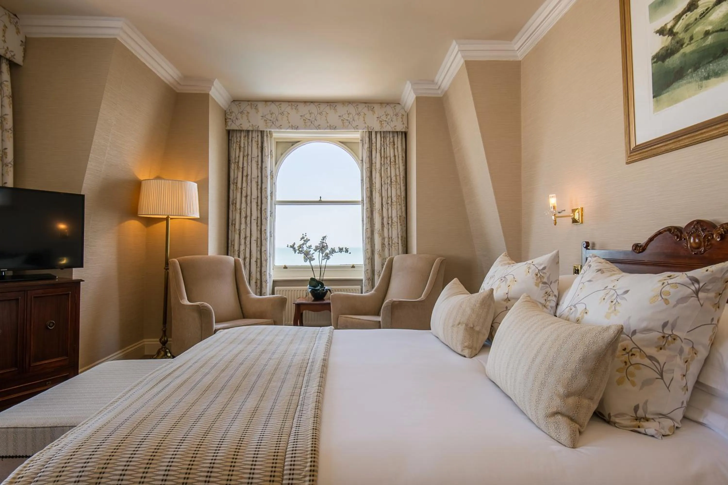 Bedroom, Bed in The Grand Hotel