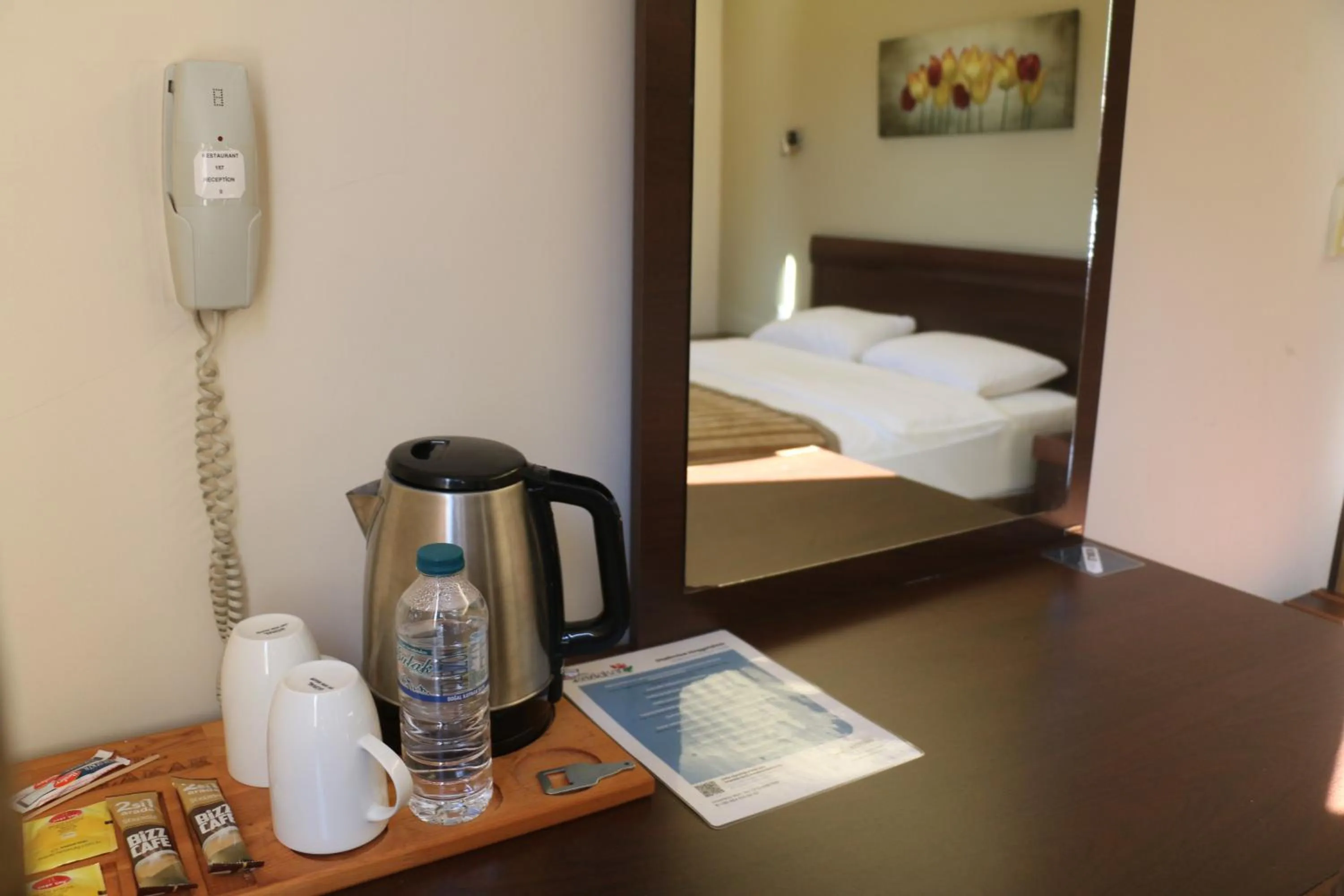 Coffee/tea facilities, Bed in Hotel Lazlakar
