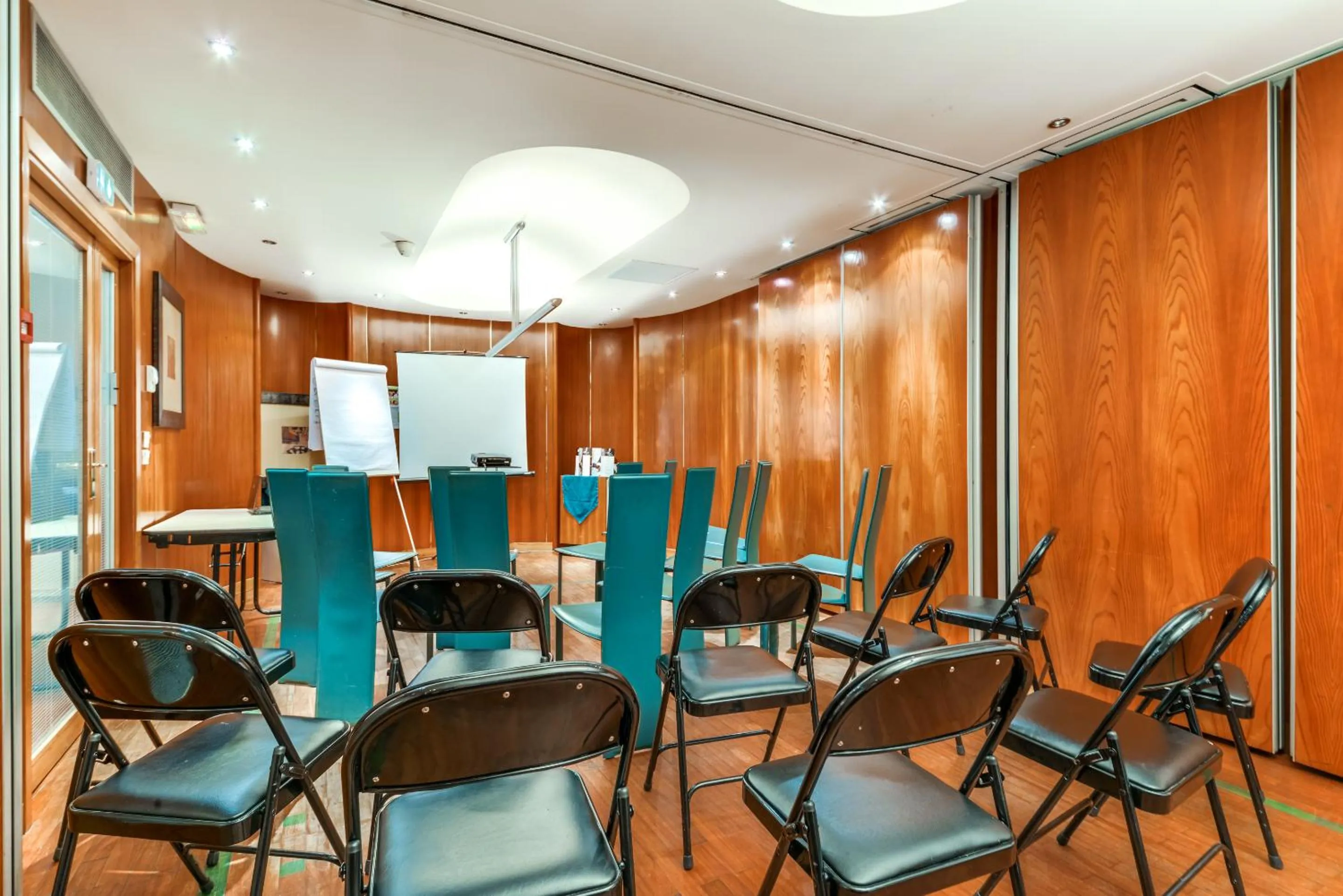Meeting/conference room in Villa Luxembourg