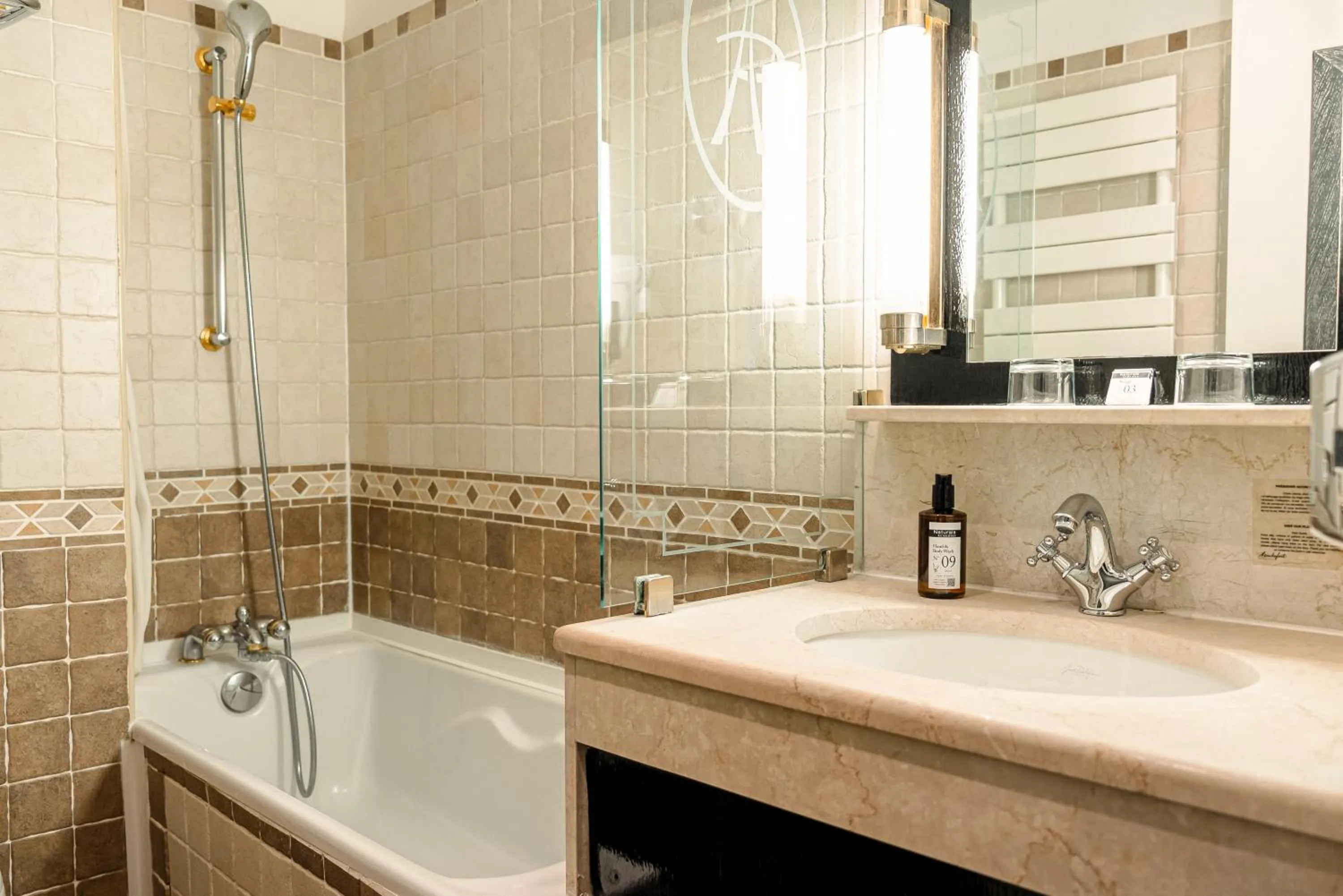 Bathroom in Pavillon Opéra Grands Boulevards