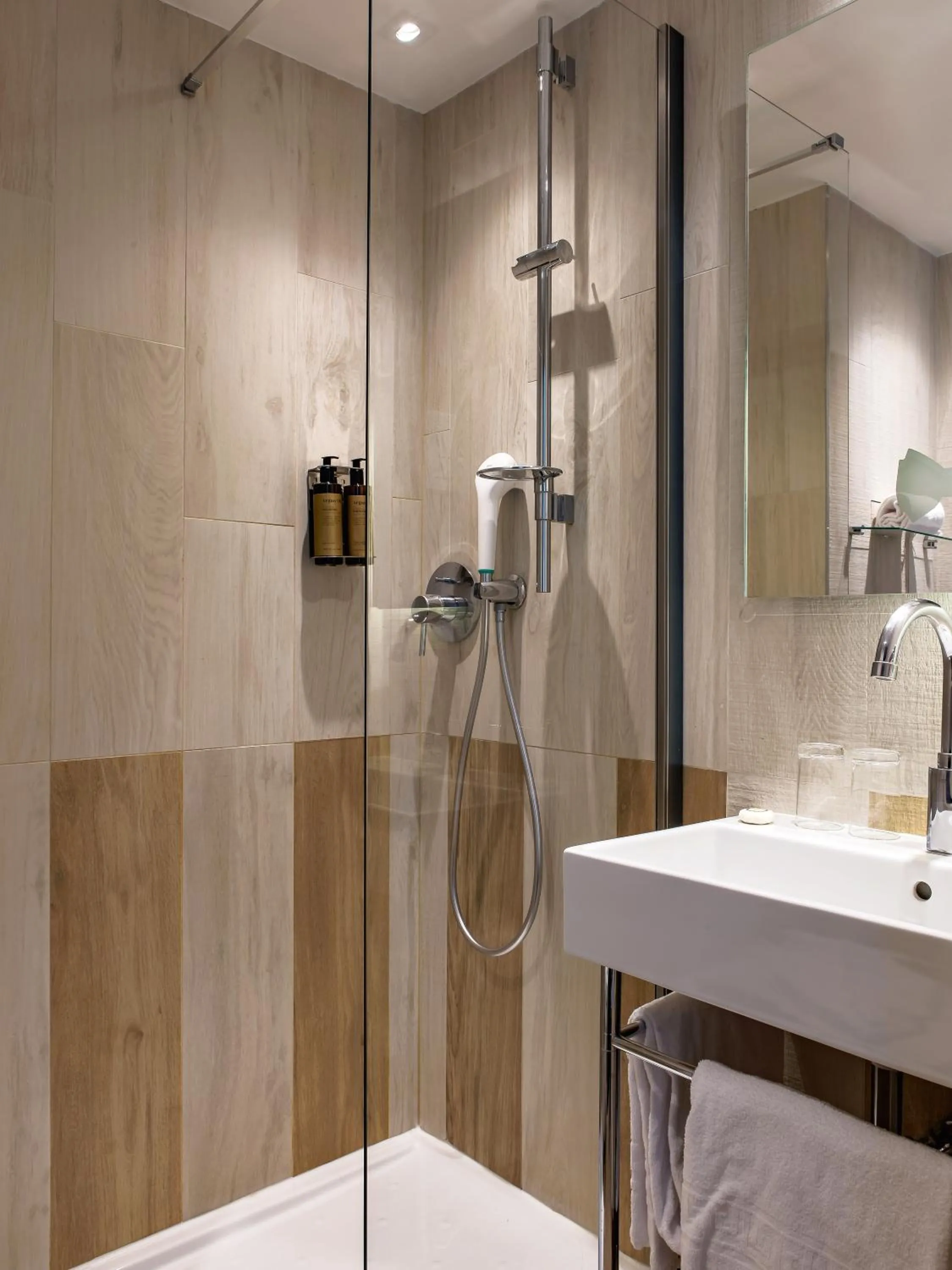 Bathroom in Hôtel Gaston