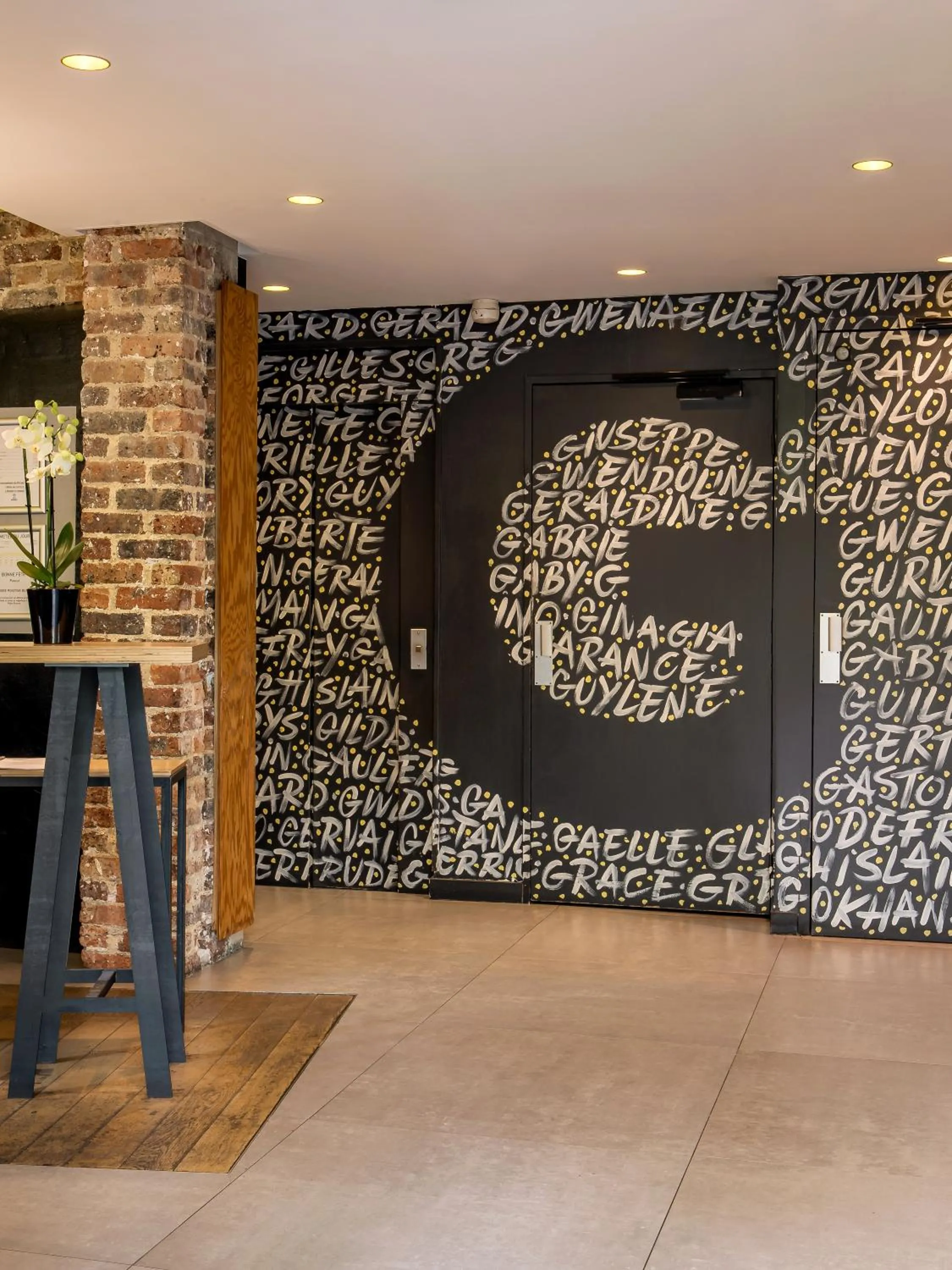 Property building in Hôtel Gaston