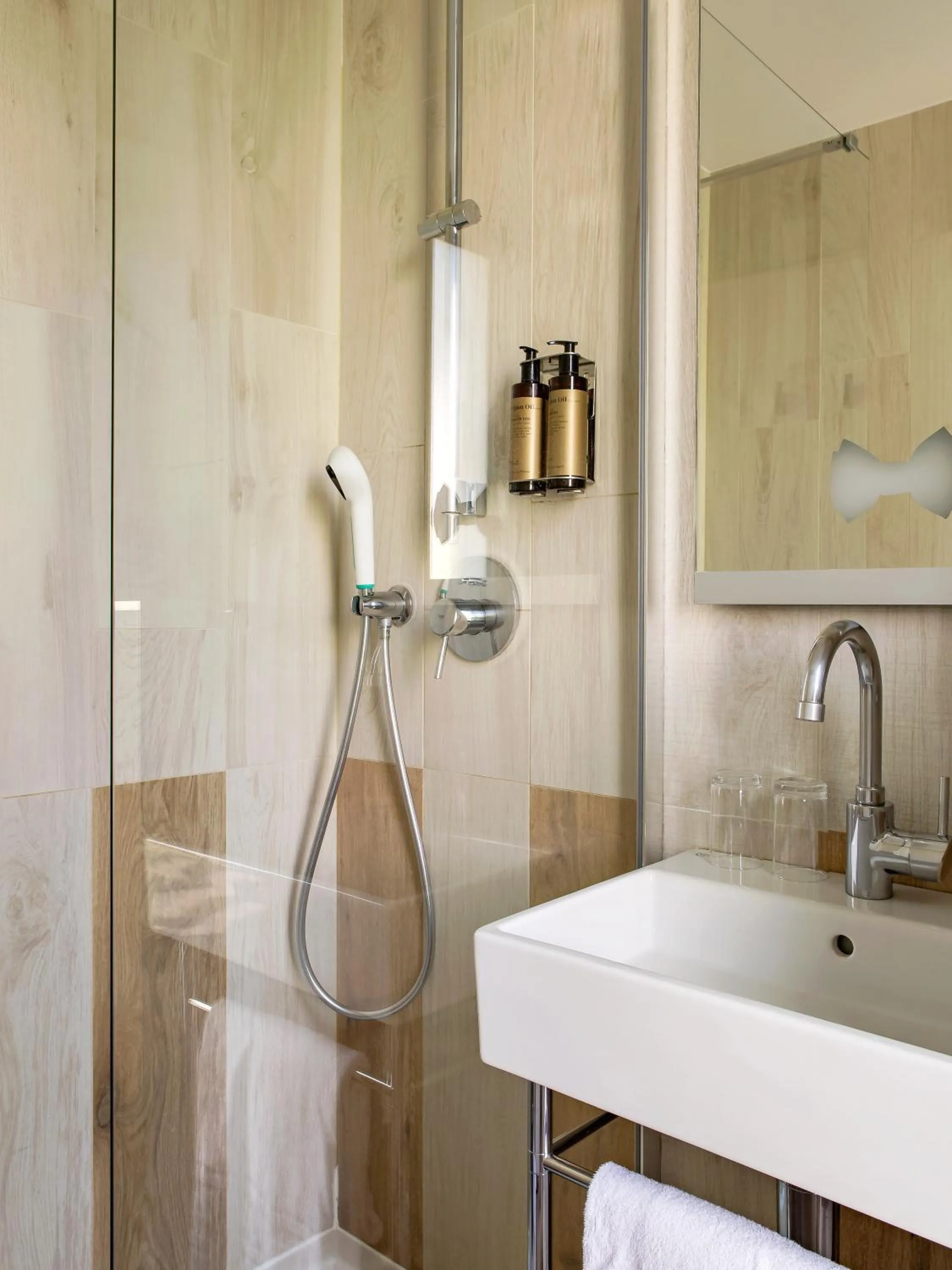 Bathroom in Hôtel Gaston