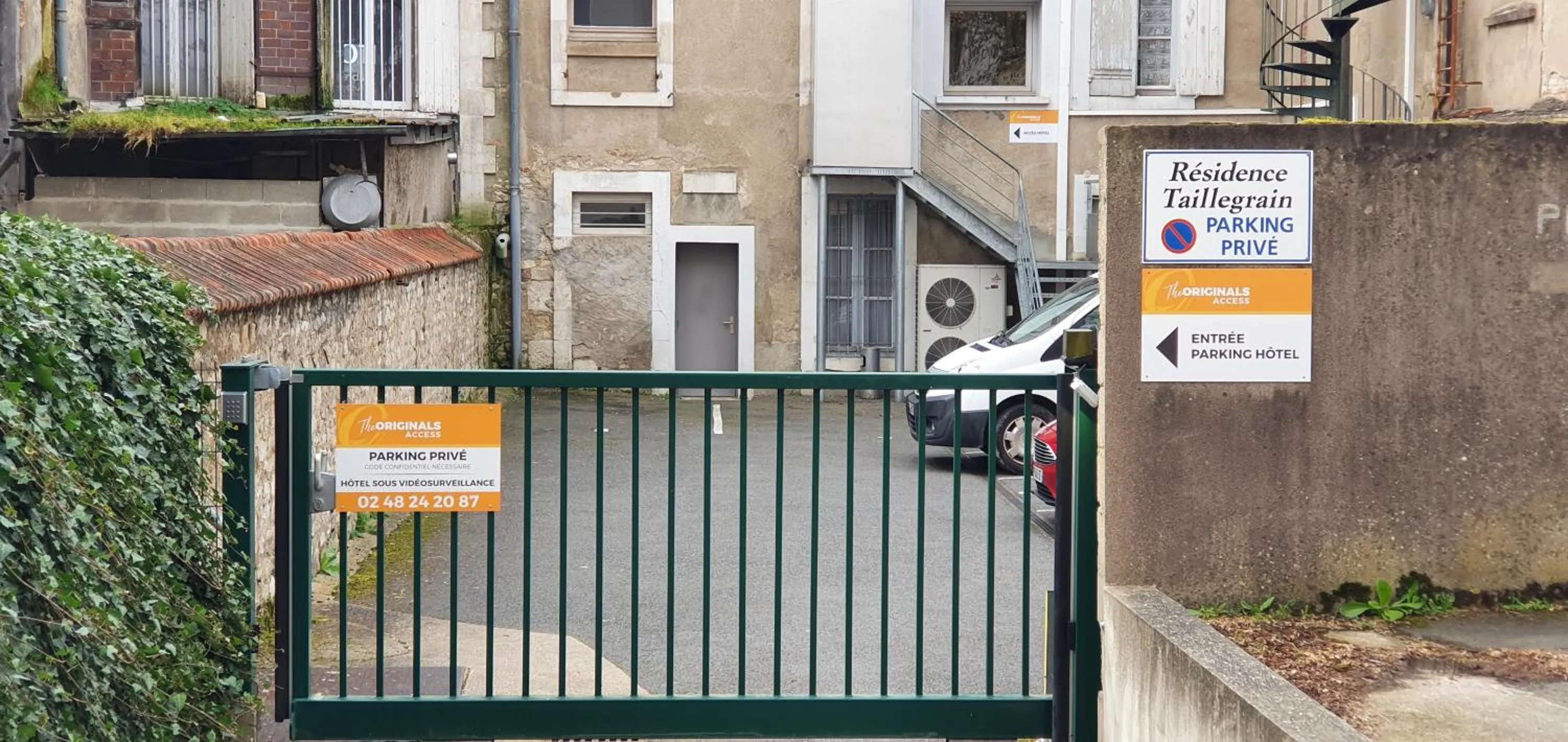 Area and facilities in Hôtel The Originals Access - proche centre-ville - Gare