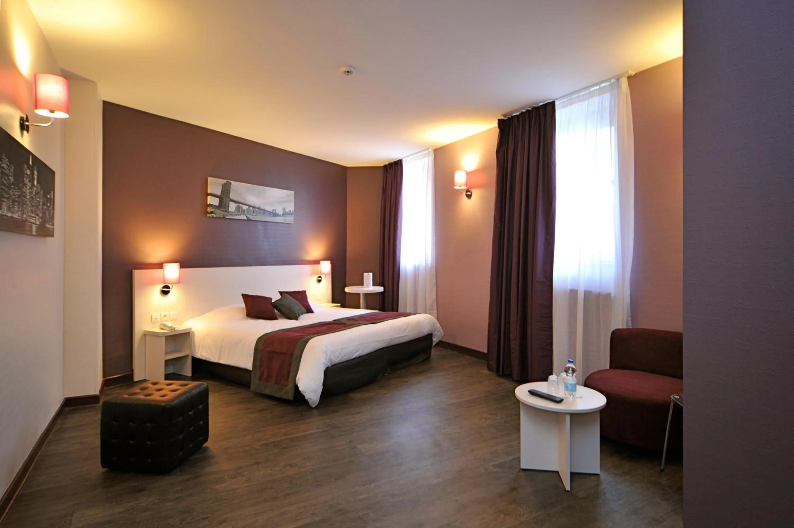 Bed in Hôtel The Originals Access - proche centre-ville - Gare