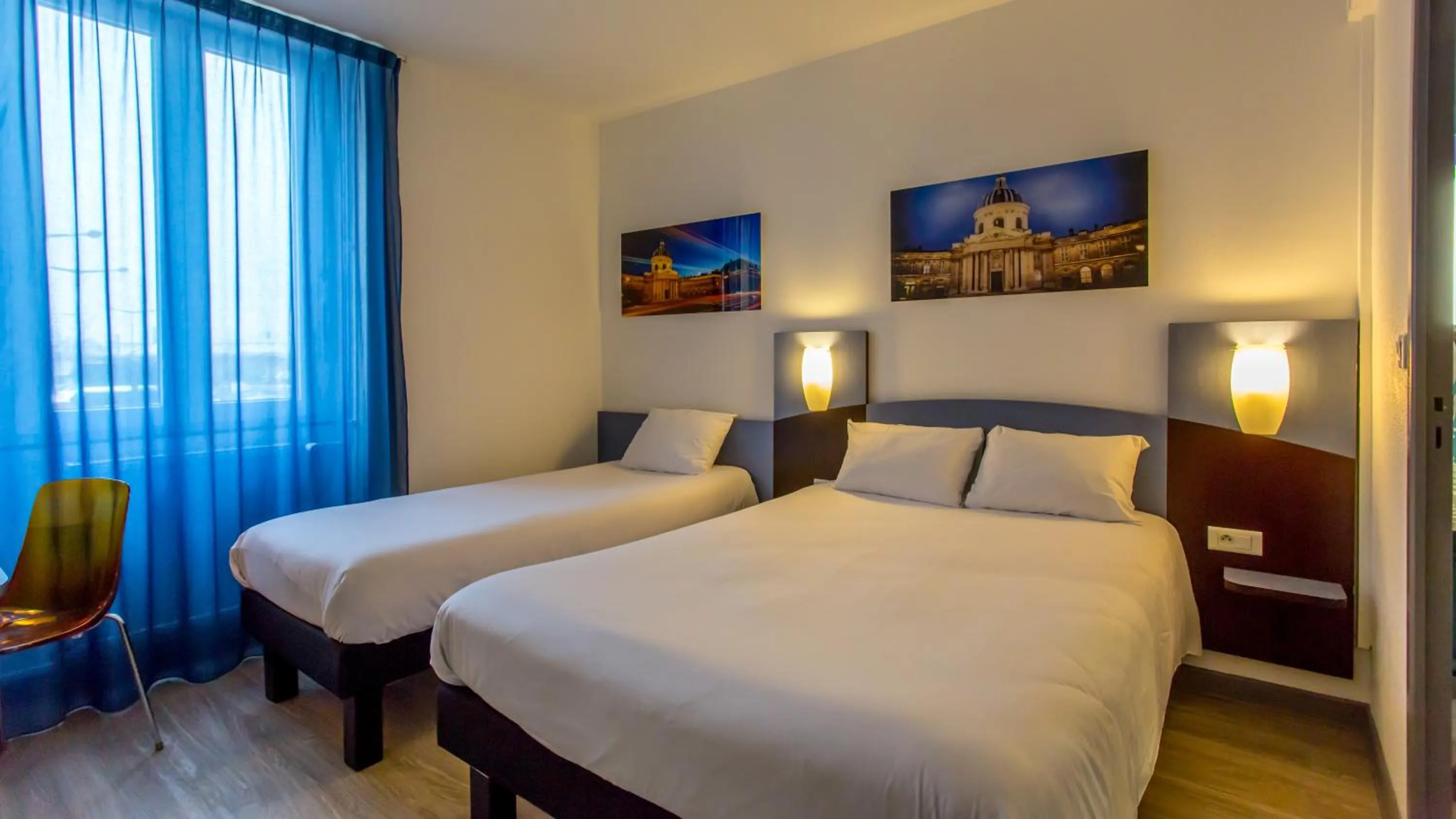 Photo of the whole room, Bed in Hôtel The Originals Access - proche centre-ville - Gare