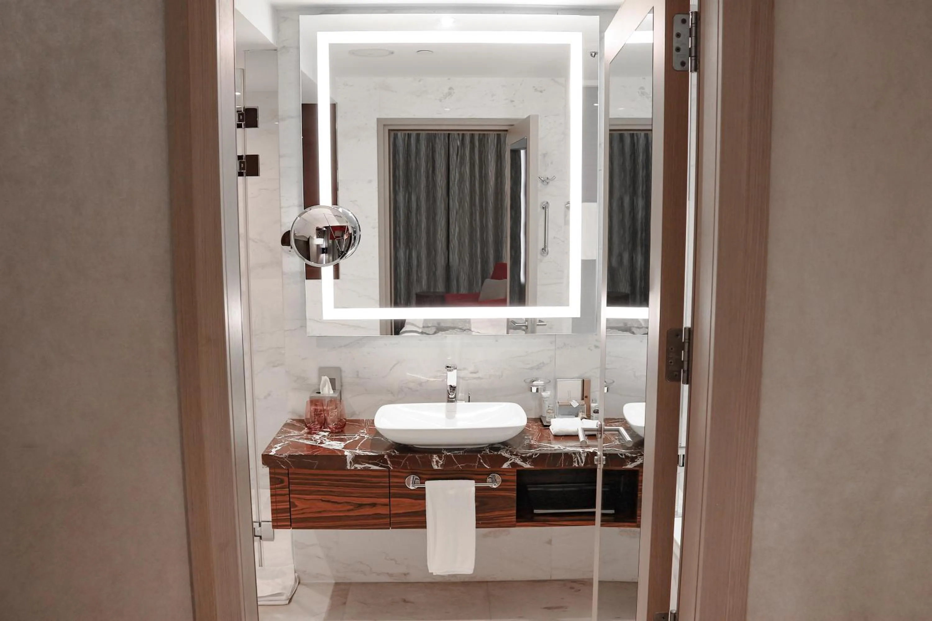 Bathroom in Millennium Plaza Doha