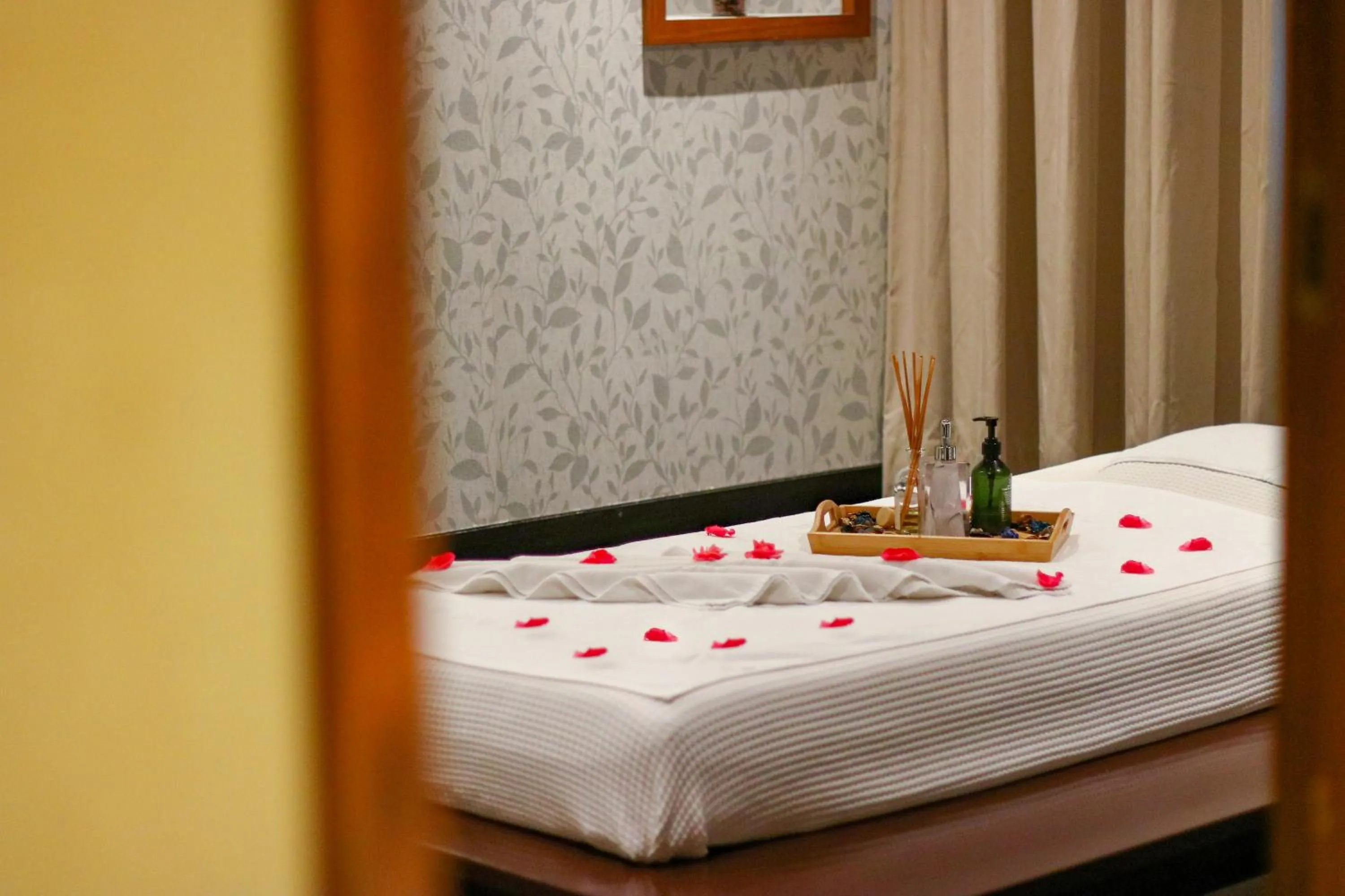 Spa and wellness centre/facilities, Bed in Millennium Plaza Doha