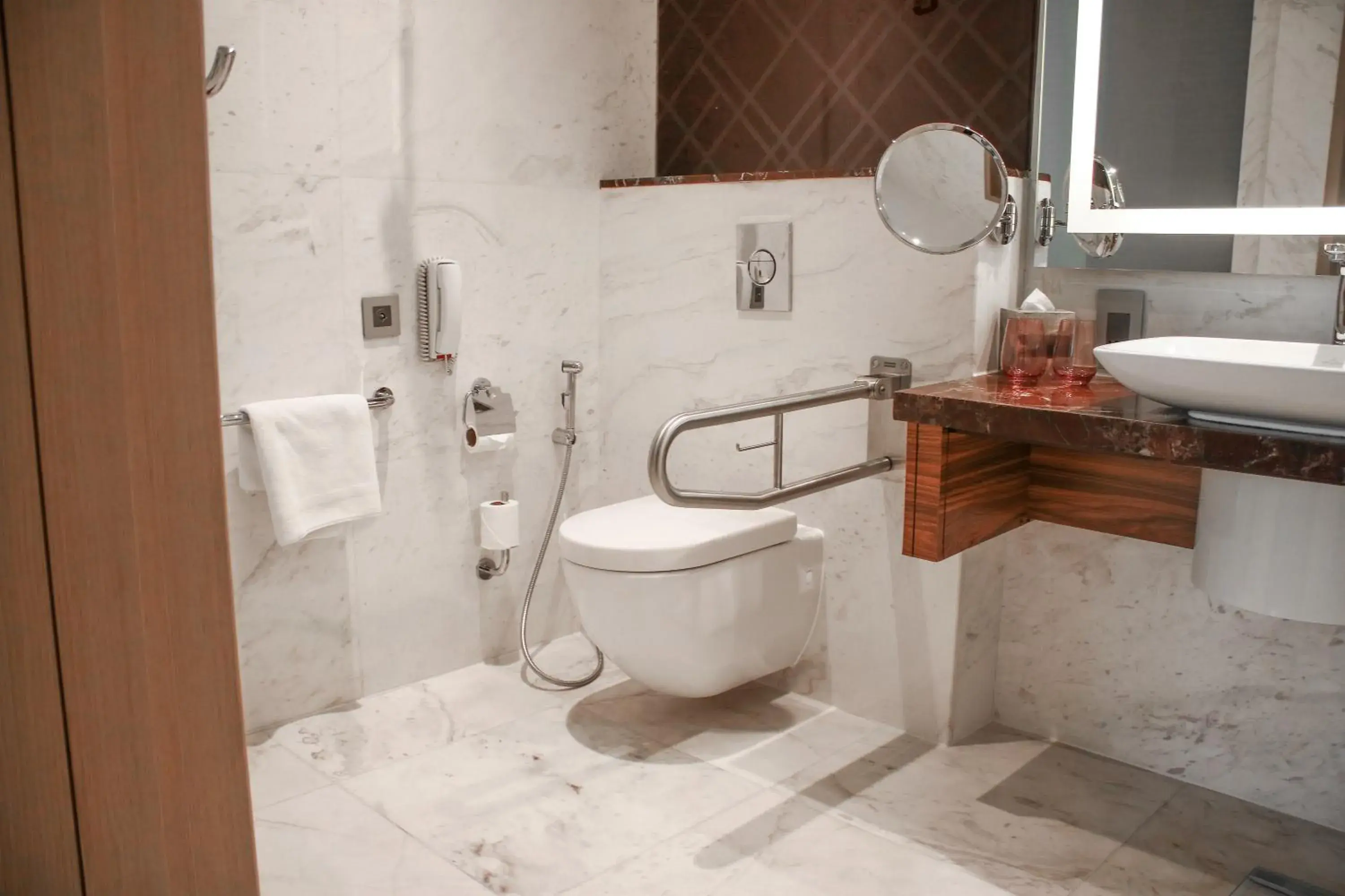 King Room - Disability Access in Millennium Plaza Doha King Room - Disability Access in Millennium Plaza Doha