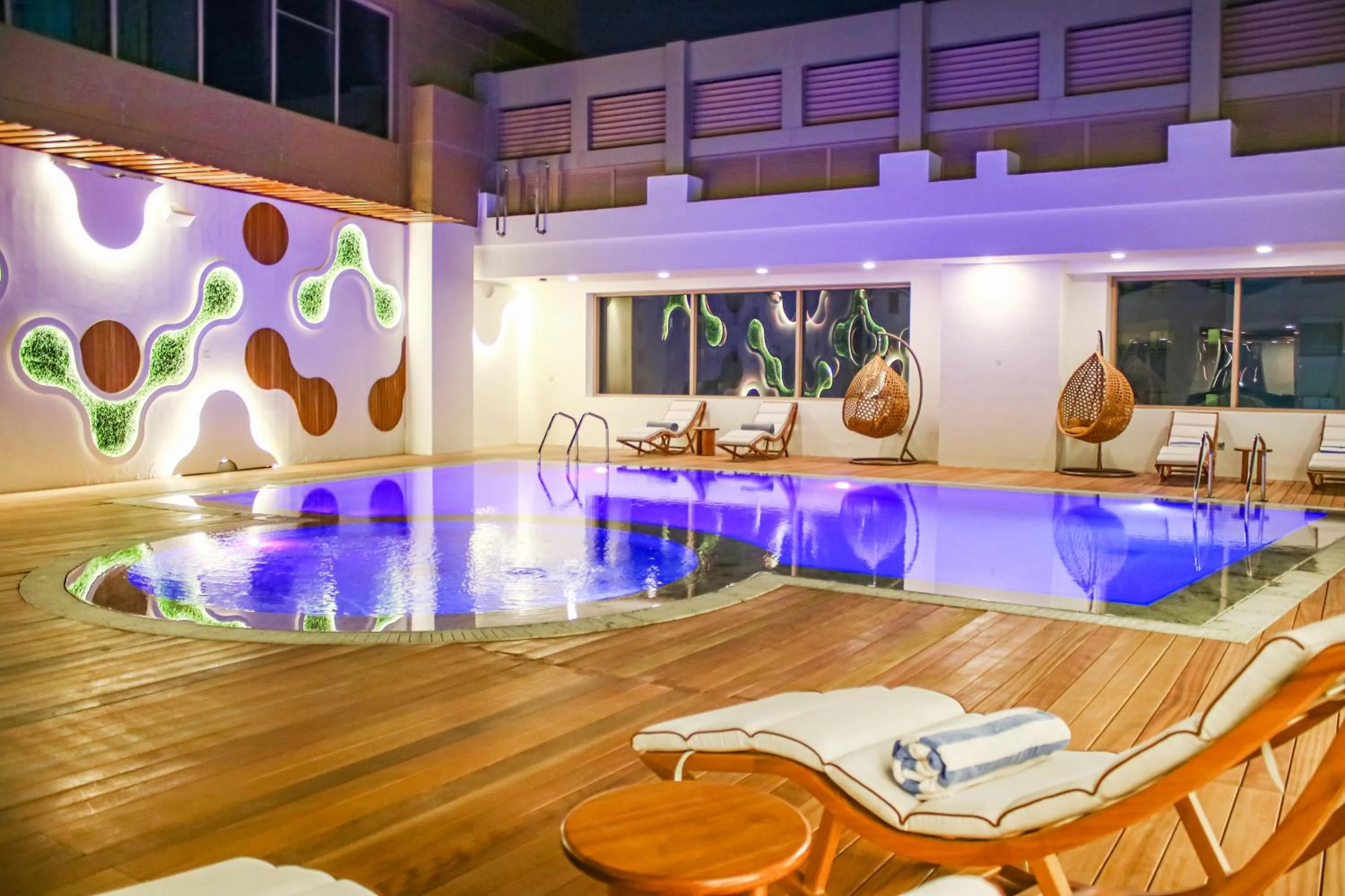 Swimming pool in Millennium Plaza Doha