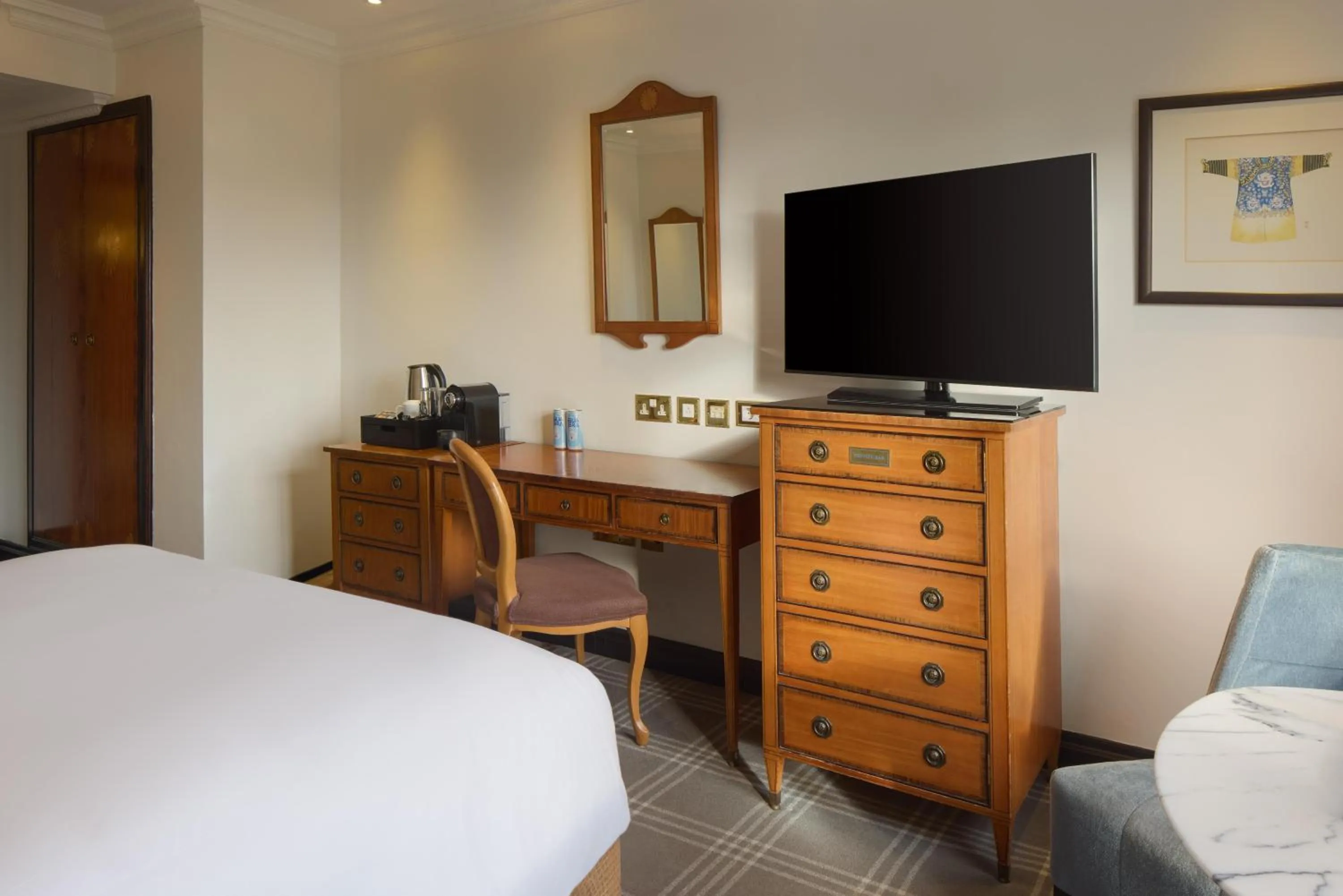 Bedroom, Bed in Radisson Blu Hotel, London Leicester Square