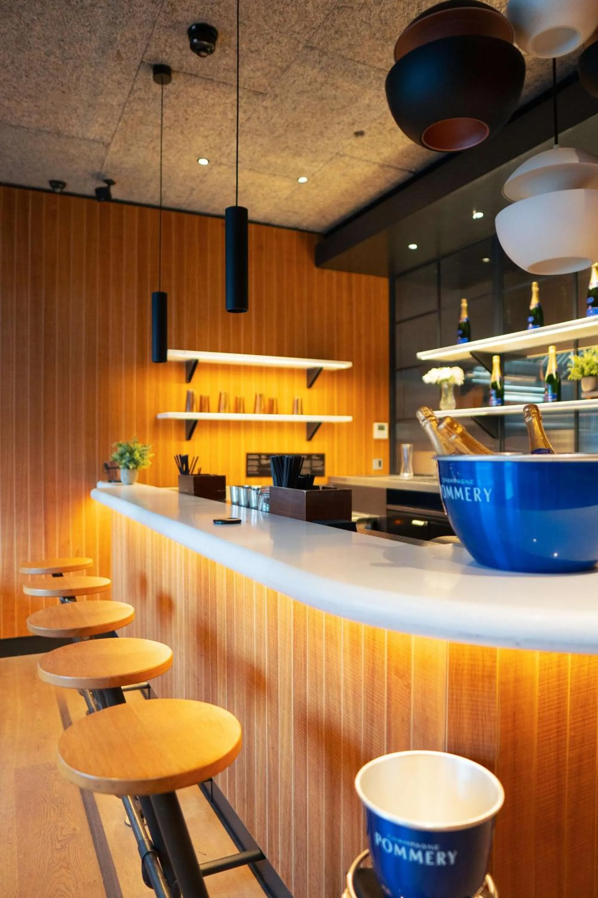 Lounge or bar in Radisson Blu Hotel, London Leicester Square