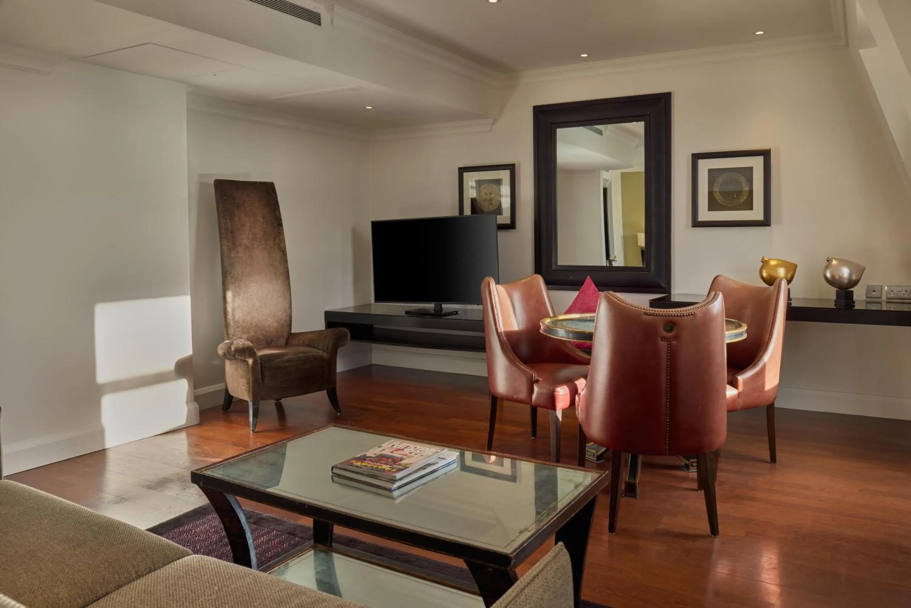 Photo of the whole room in Radisson Blu Hotel, London Leicester Square