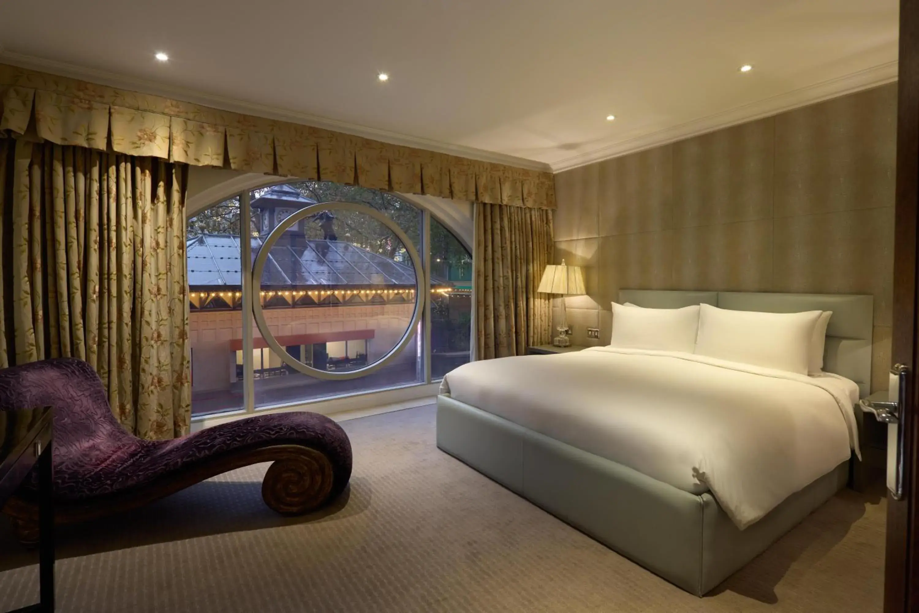 One-Bedroom Suite in Radisson Blu Hotel, London Leicester Square One-Bedroom Suite in Radisson Blu Hotel, London Leicester Square