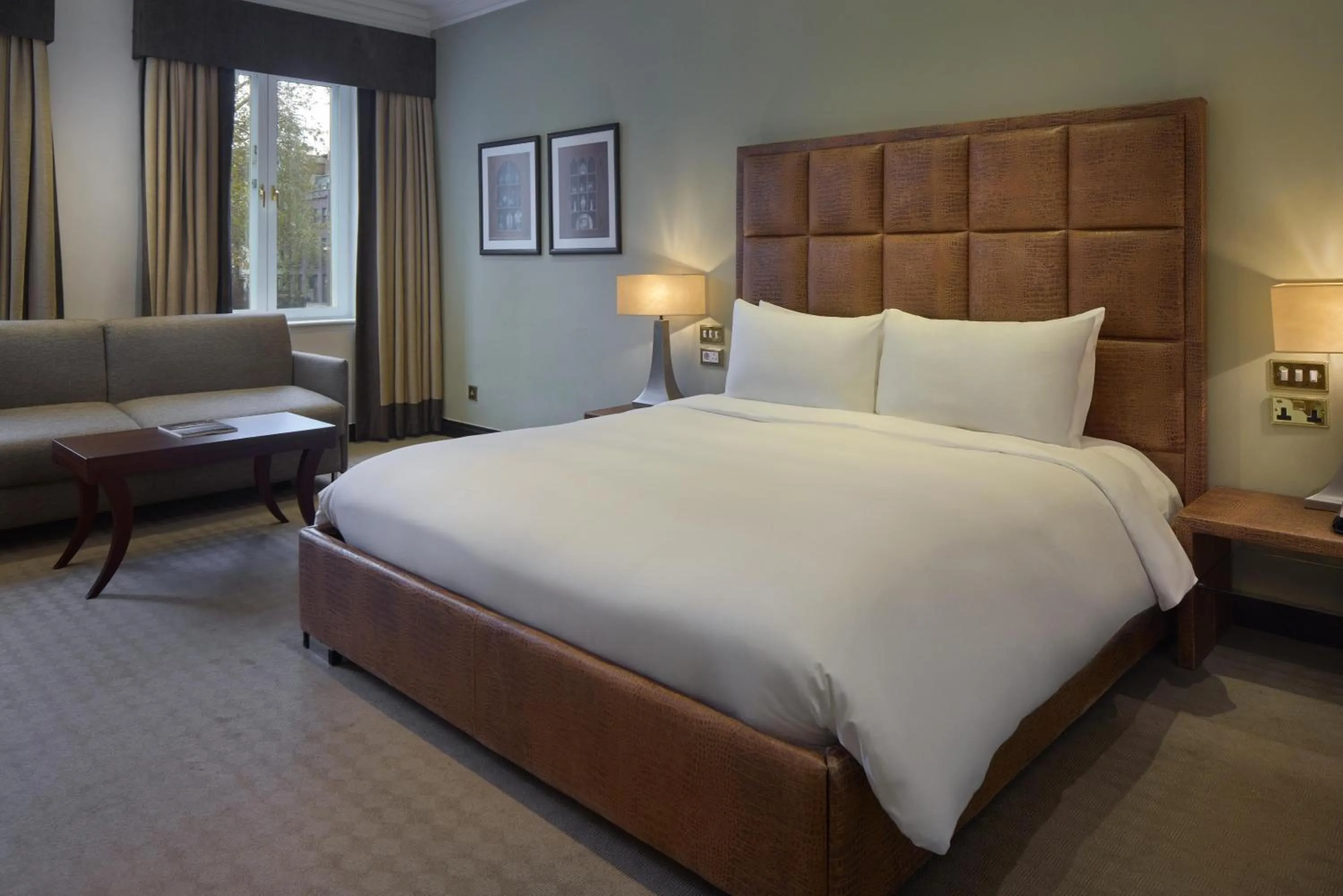 Photo of the whole room, Bed in Radisson Blu Hotel, London Leicester Square