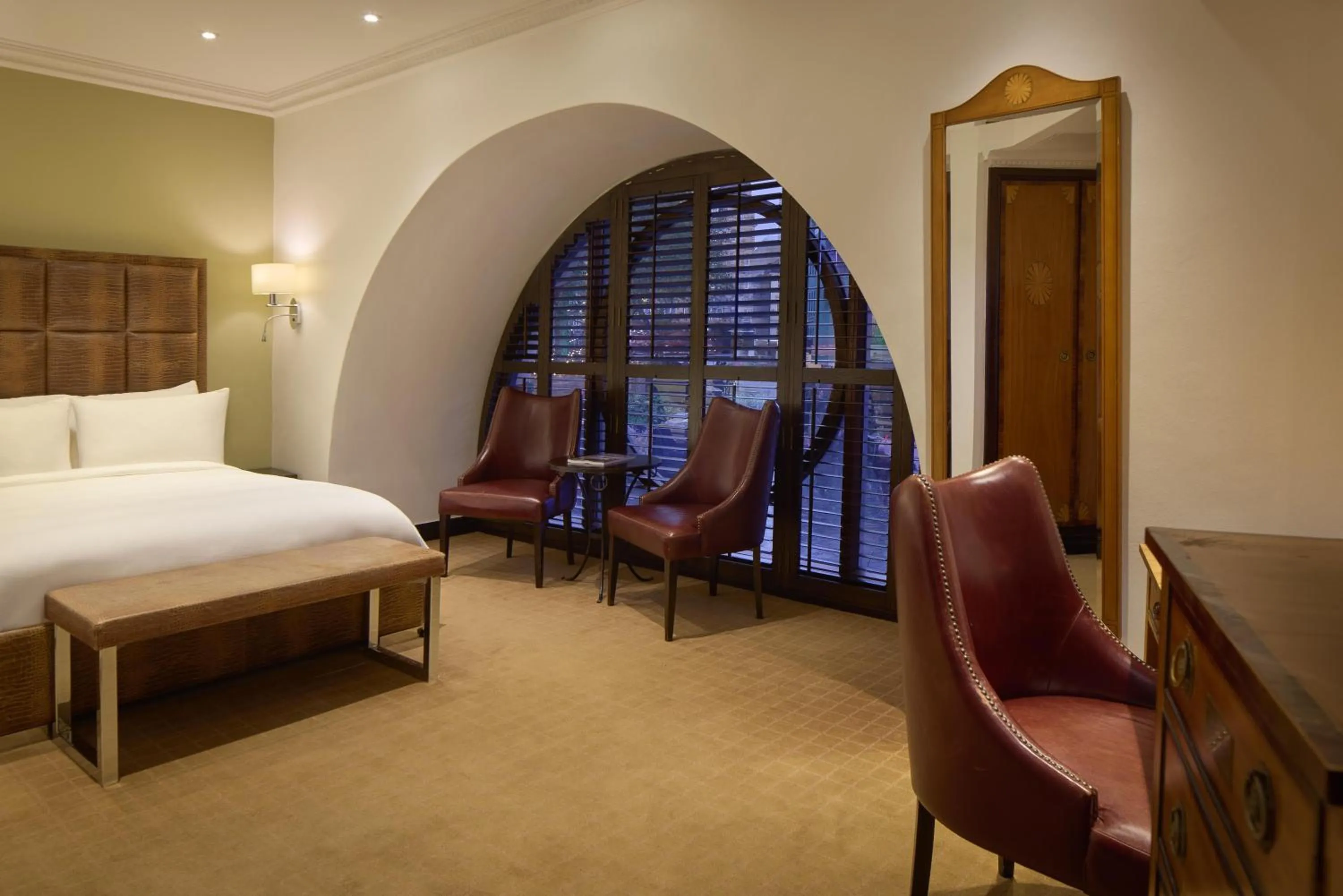 Bedroom, Bed in Radisson Blu Hotel, London Leicester Square