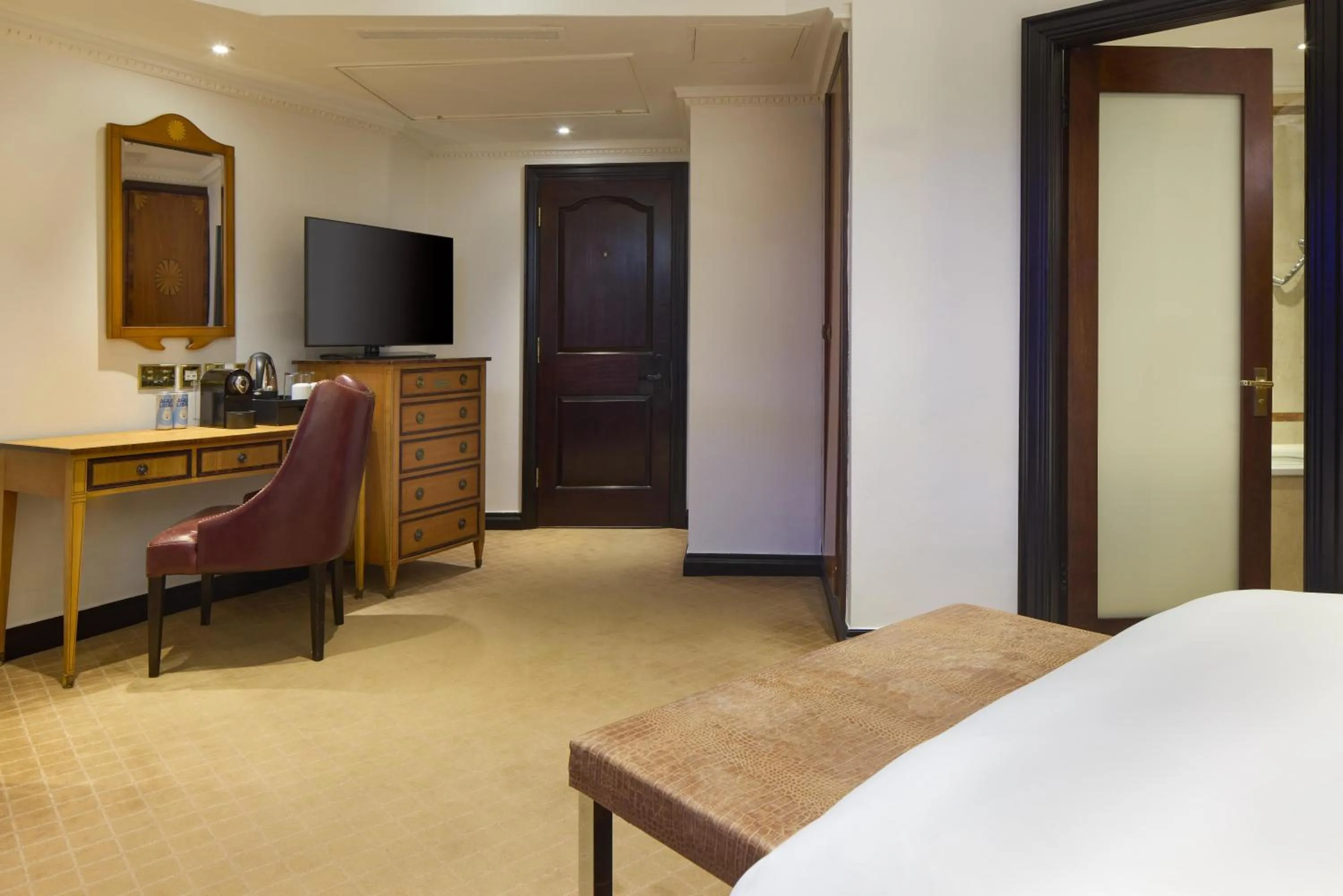 Bedroom, Bed in Radisson Blu Hotel, London Leicester Square