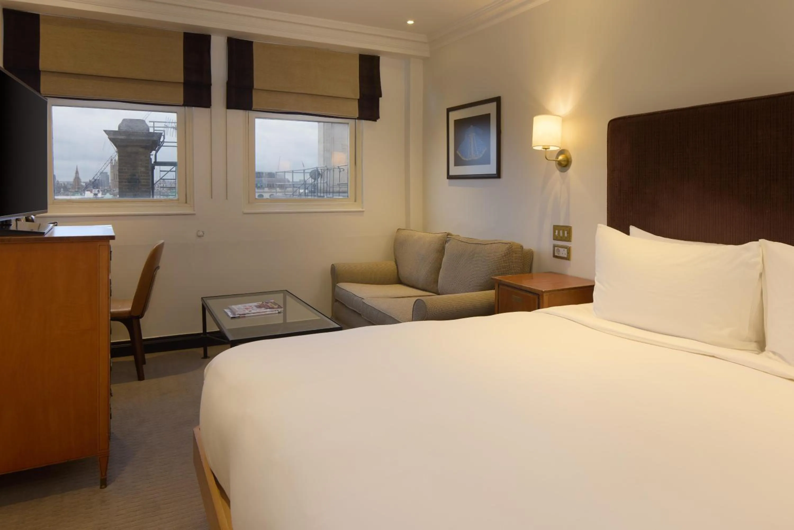 Bedroom, Bed in Radisson Blu Hotel, London Leicester Square