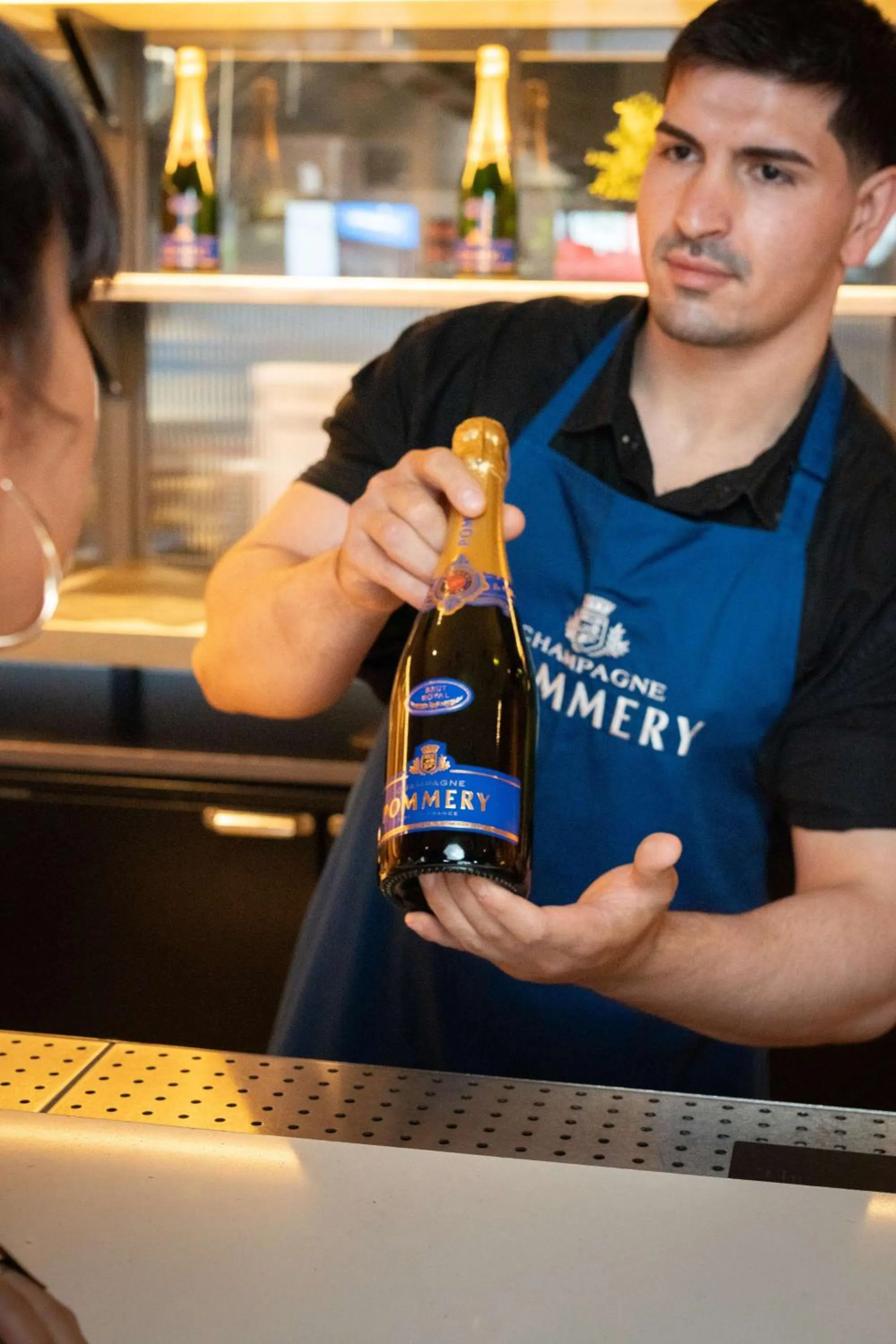 Lounge or bar in Radisson Blu Hotel, London Leicester Square