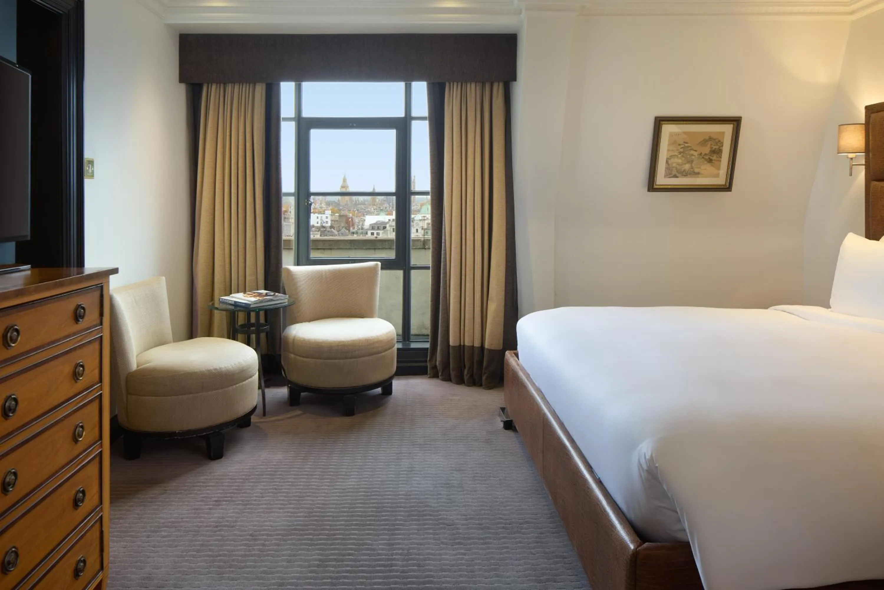 Bedroom, Bed in Radisson Blu Hotel, London Leicester Square