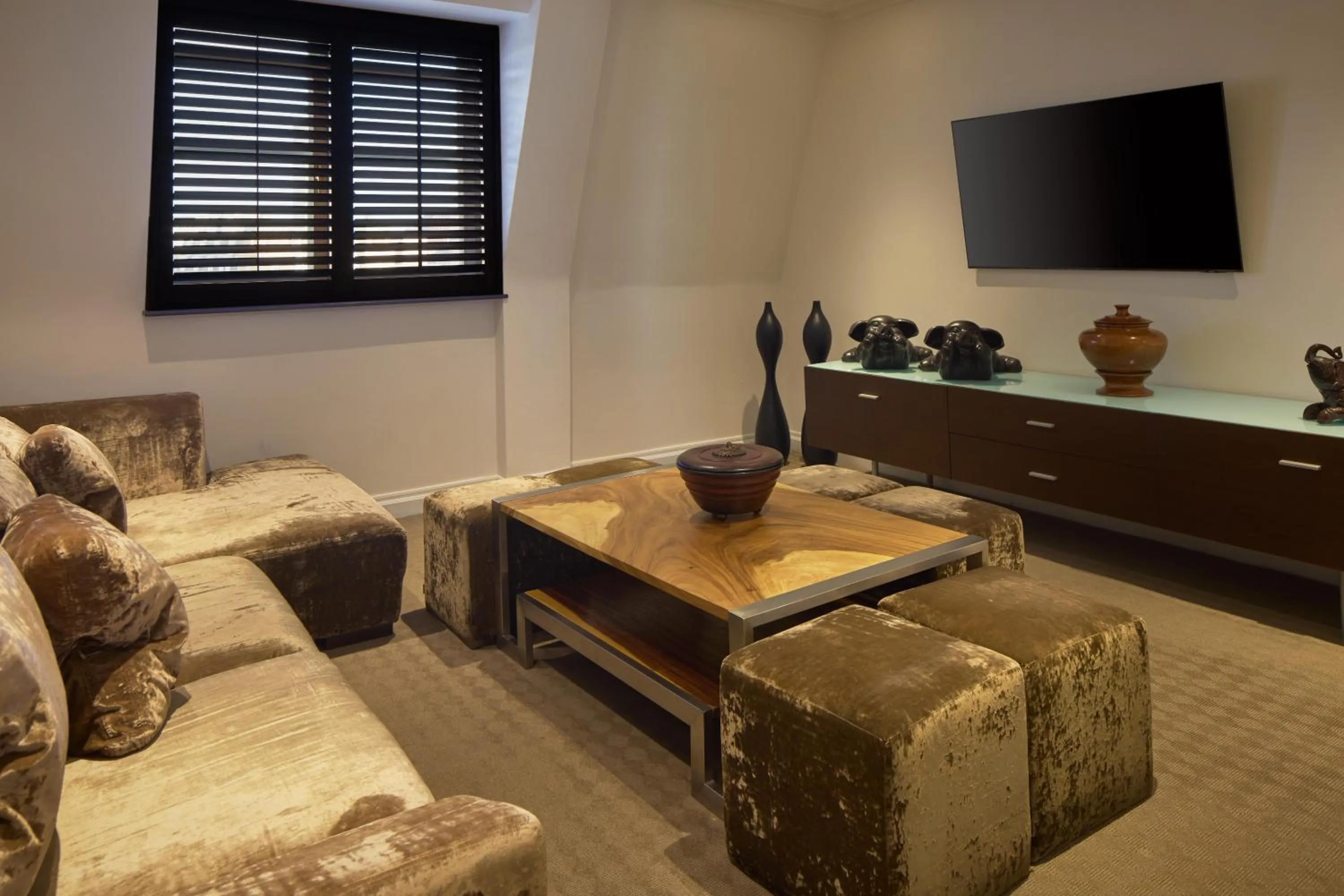 Photo of the whole room in Radisson Blu Hotel, London Leicester Square