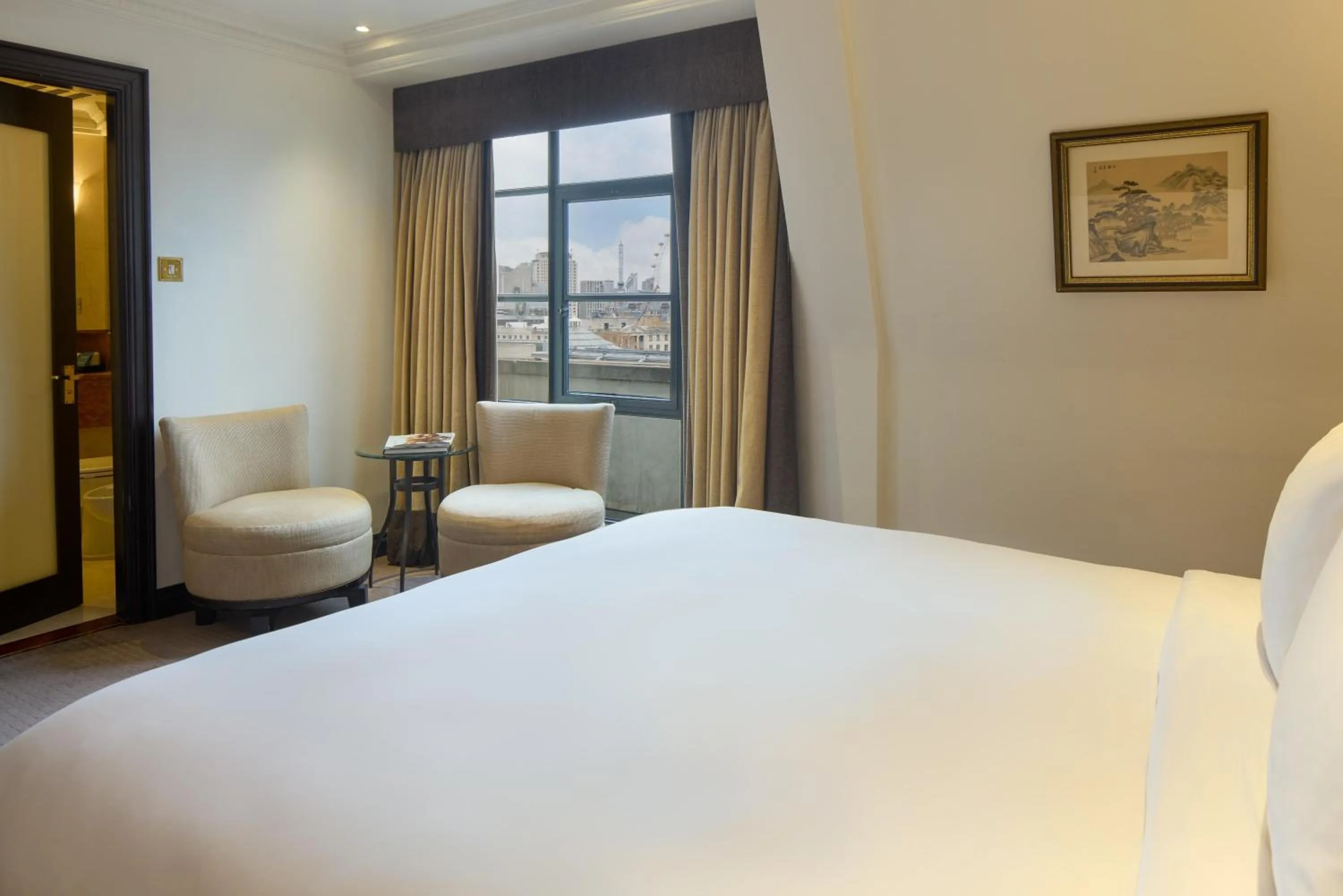 Bedroom, Bed in Radisson Blu Hotel, London Leicester Square