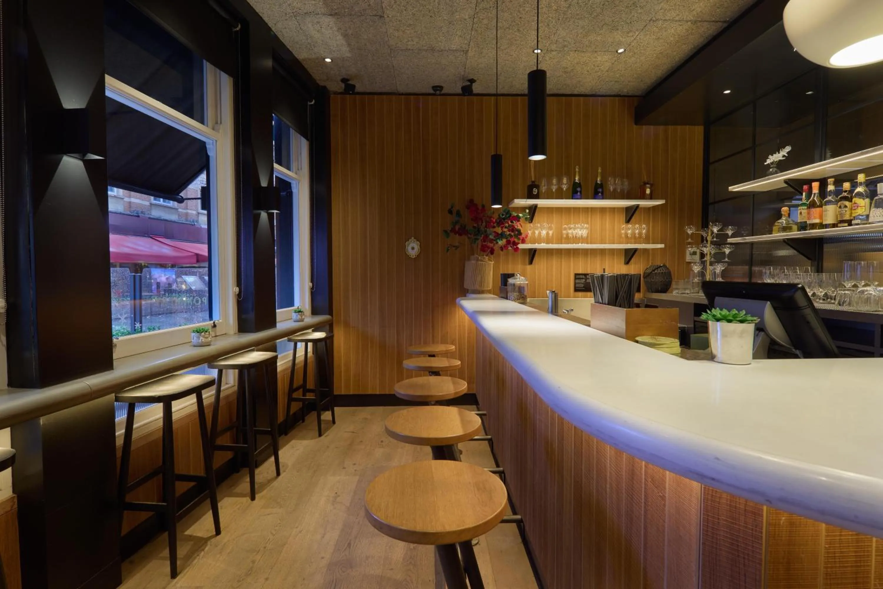 Lounge or bar in Radisson Blu Hotel, London Leicester Square