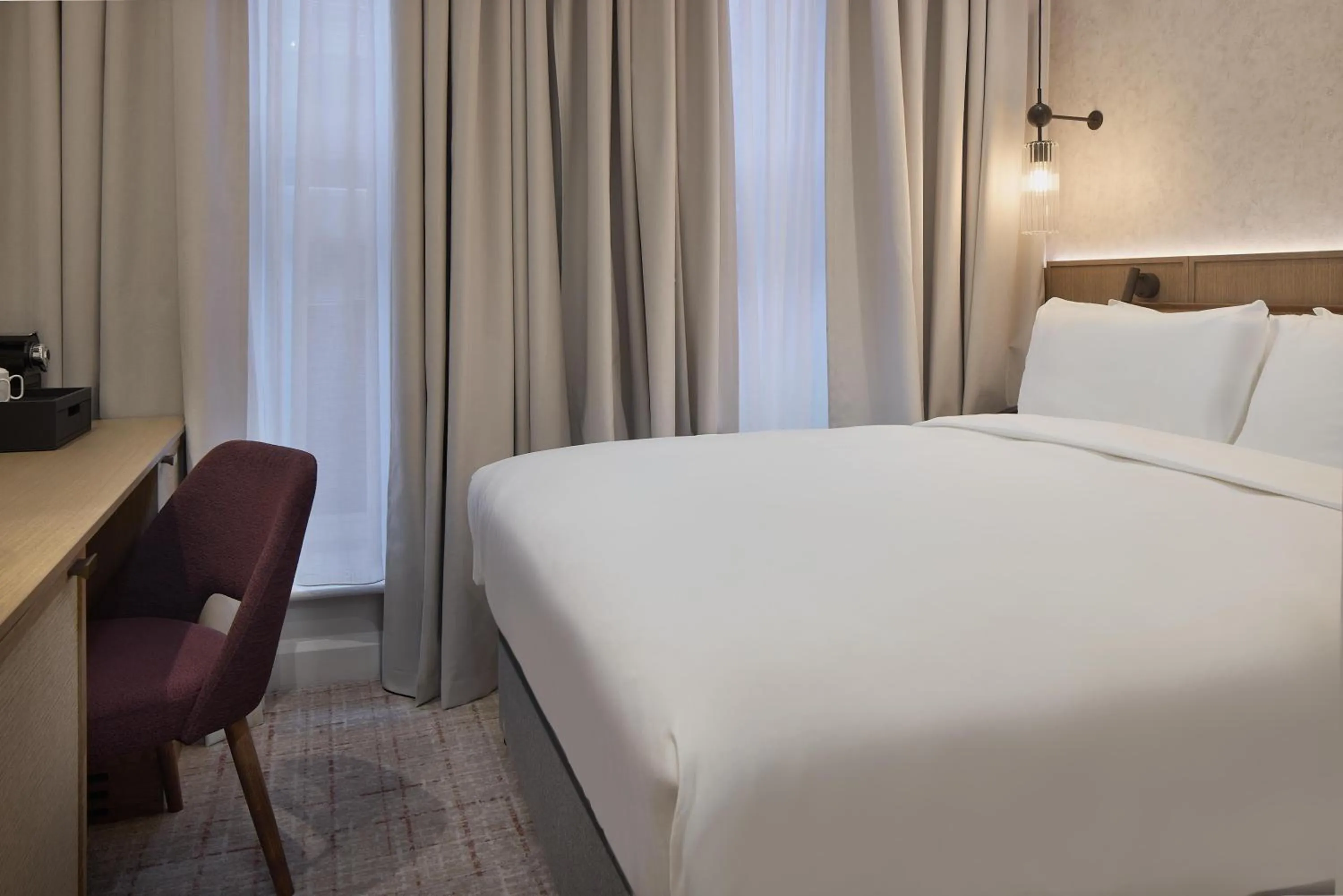 Bedroom, Bed in Radisson Blu Hotel, London Euston Square