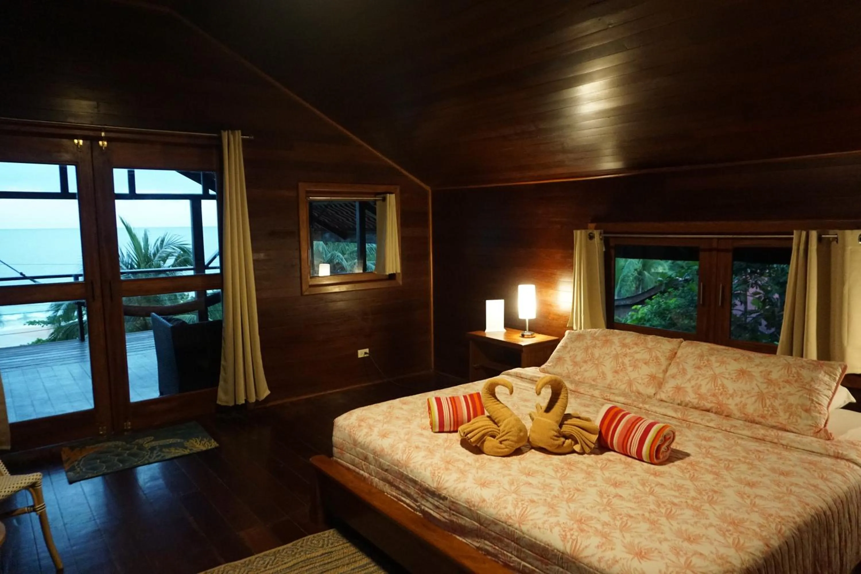 Bedroom, Bed in Oasis Bluff Beach