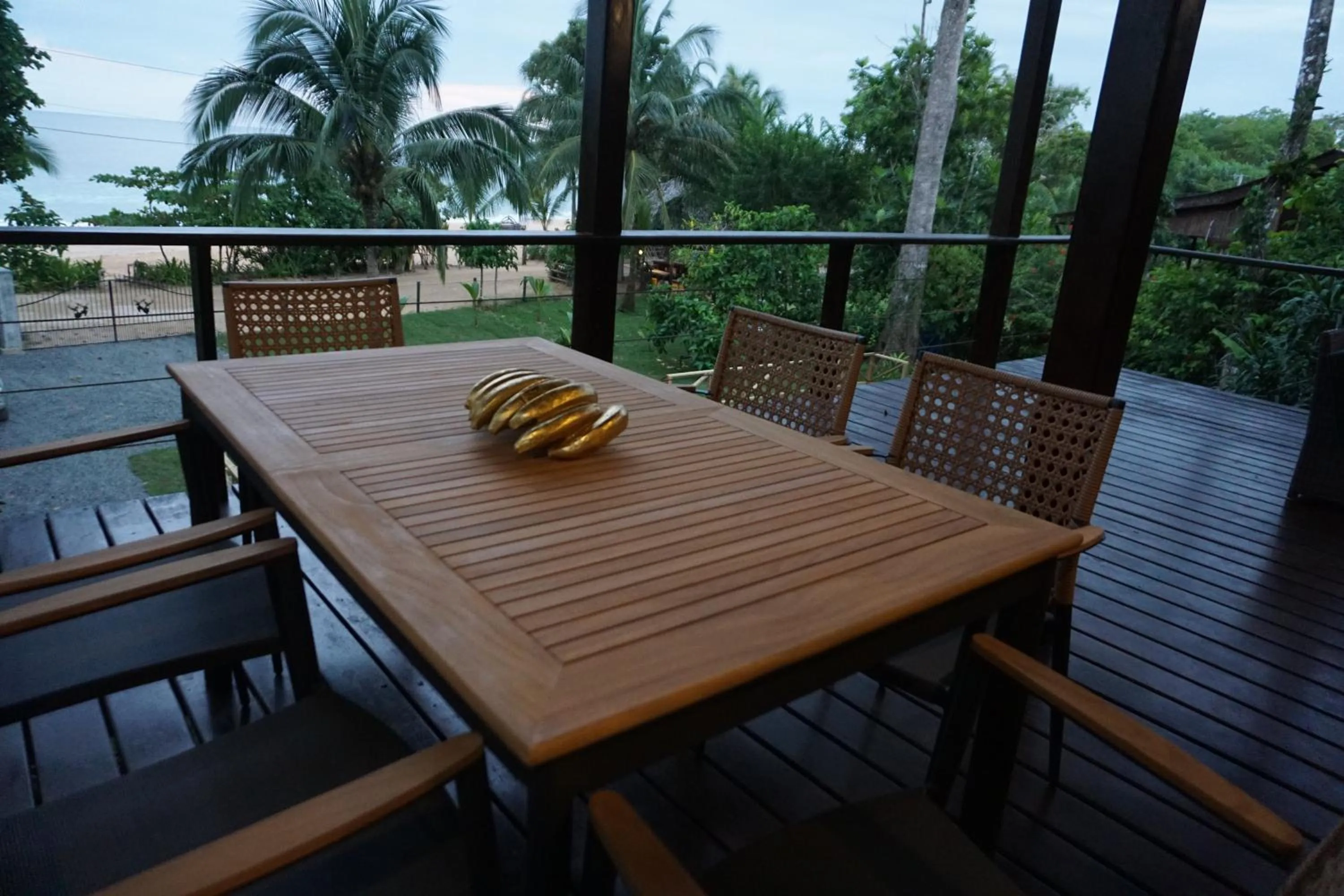 Dining area in Oasis Bluff Beach