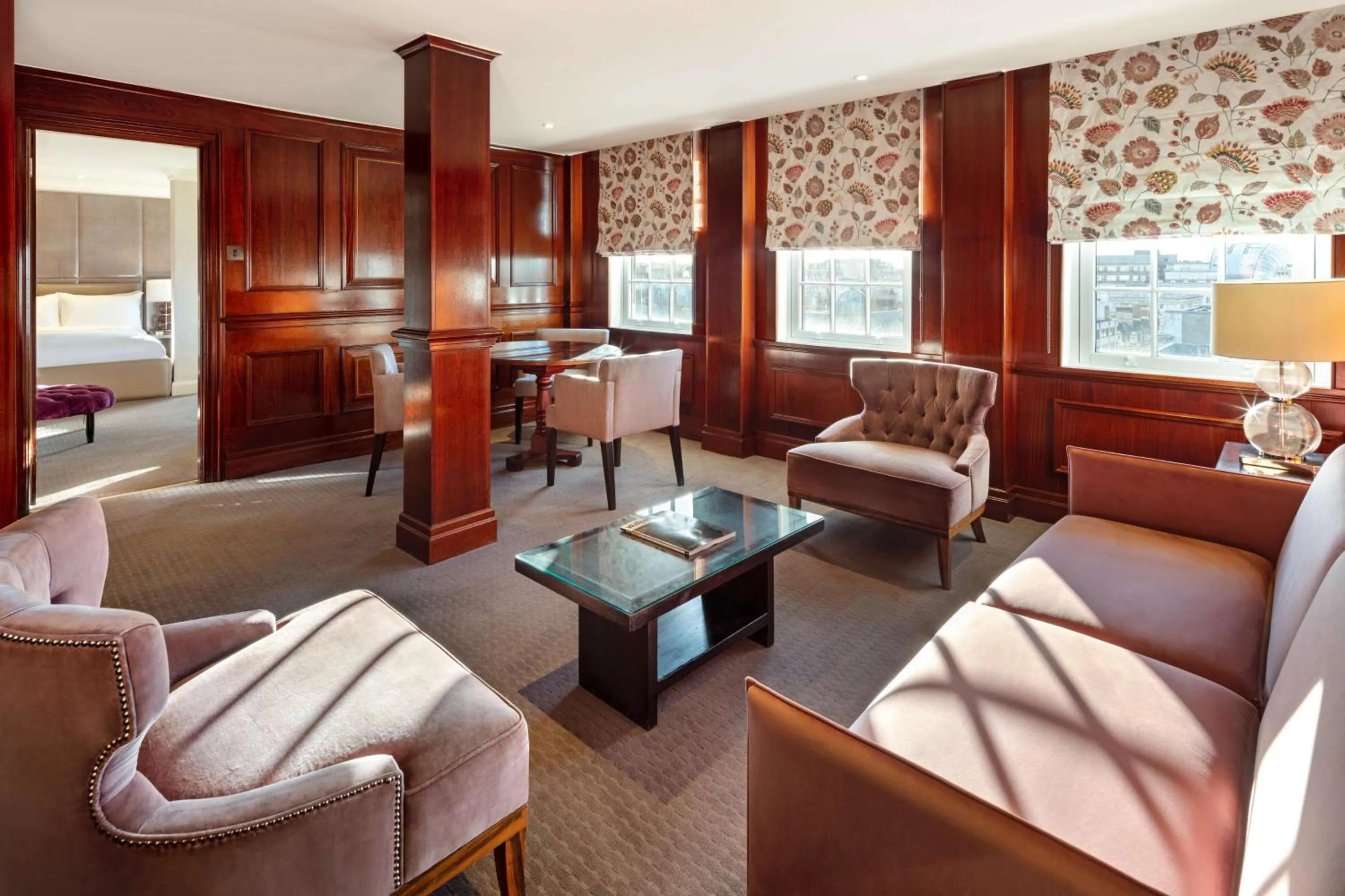 Photo of the whole room in Radisson Blu Hotel, London Bond Street