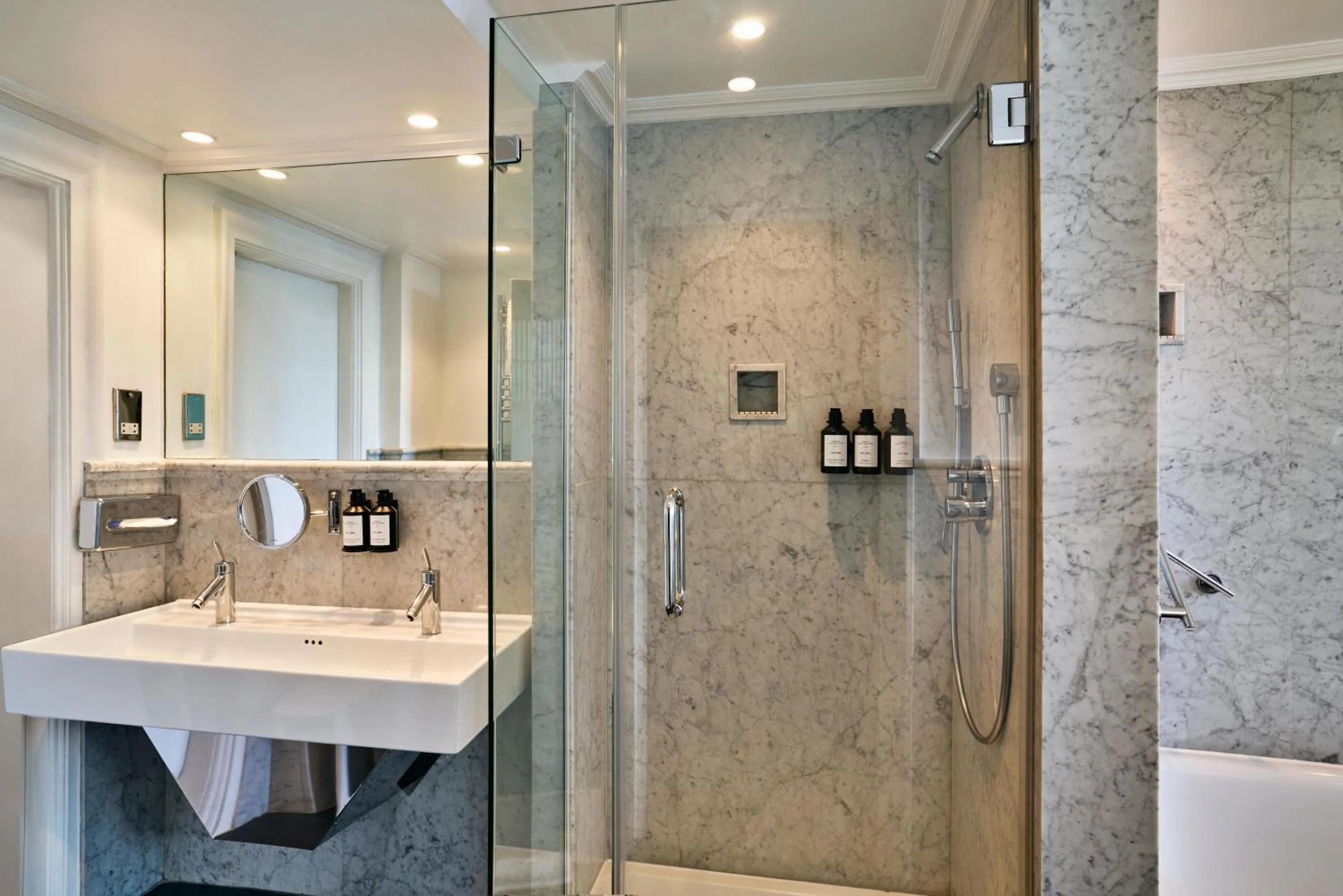 Bathroom in Radisson Blu Hotel, London Bond Street