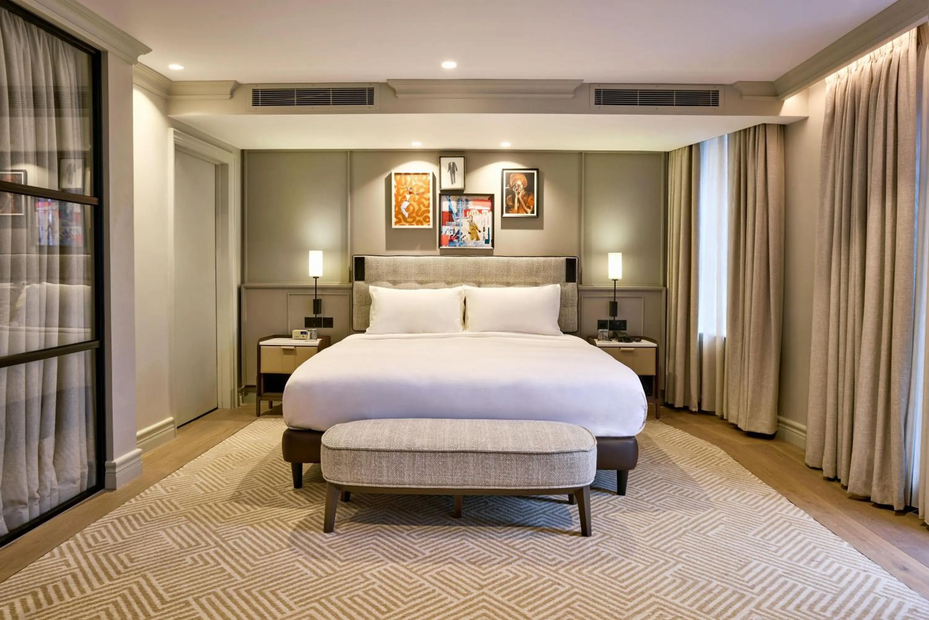 Photo of the whole room, Bed in Radisson Blu Hotel, London Bond Street