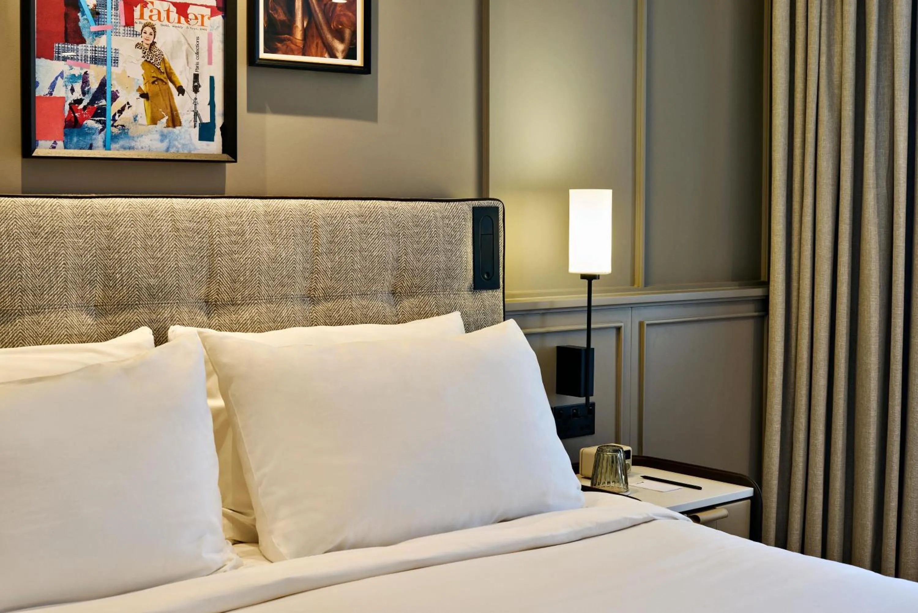 Photo of the whole room, Bed in Radisson Blu Hotel, London Bond Street