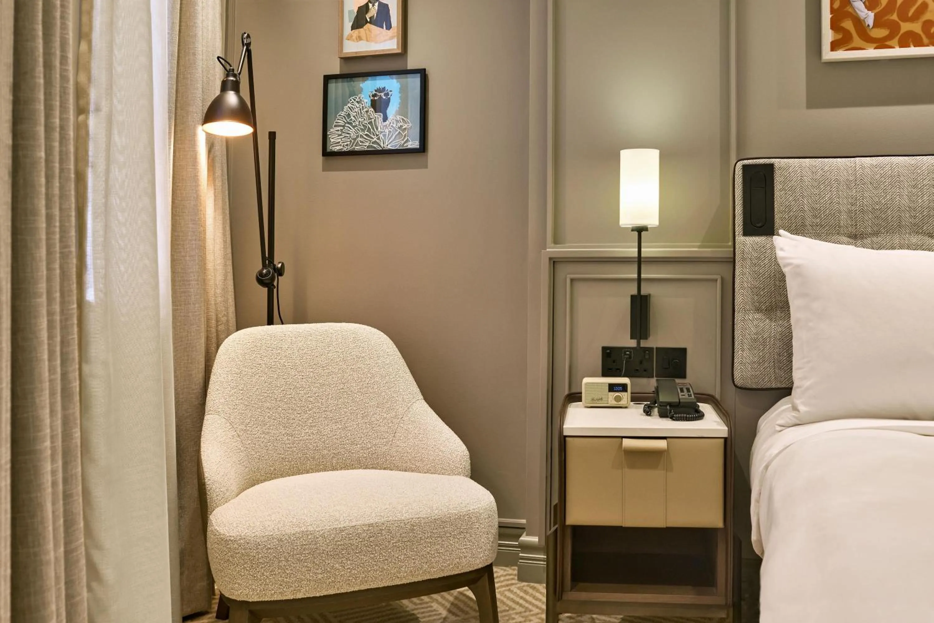 Bedroom, Bed in Radisson Blu Hotel, London Bond Street