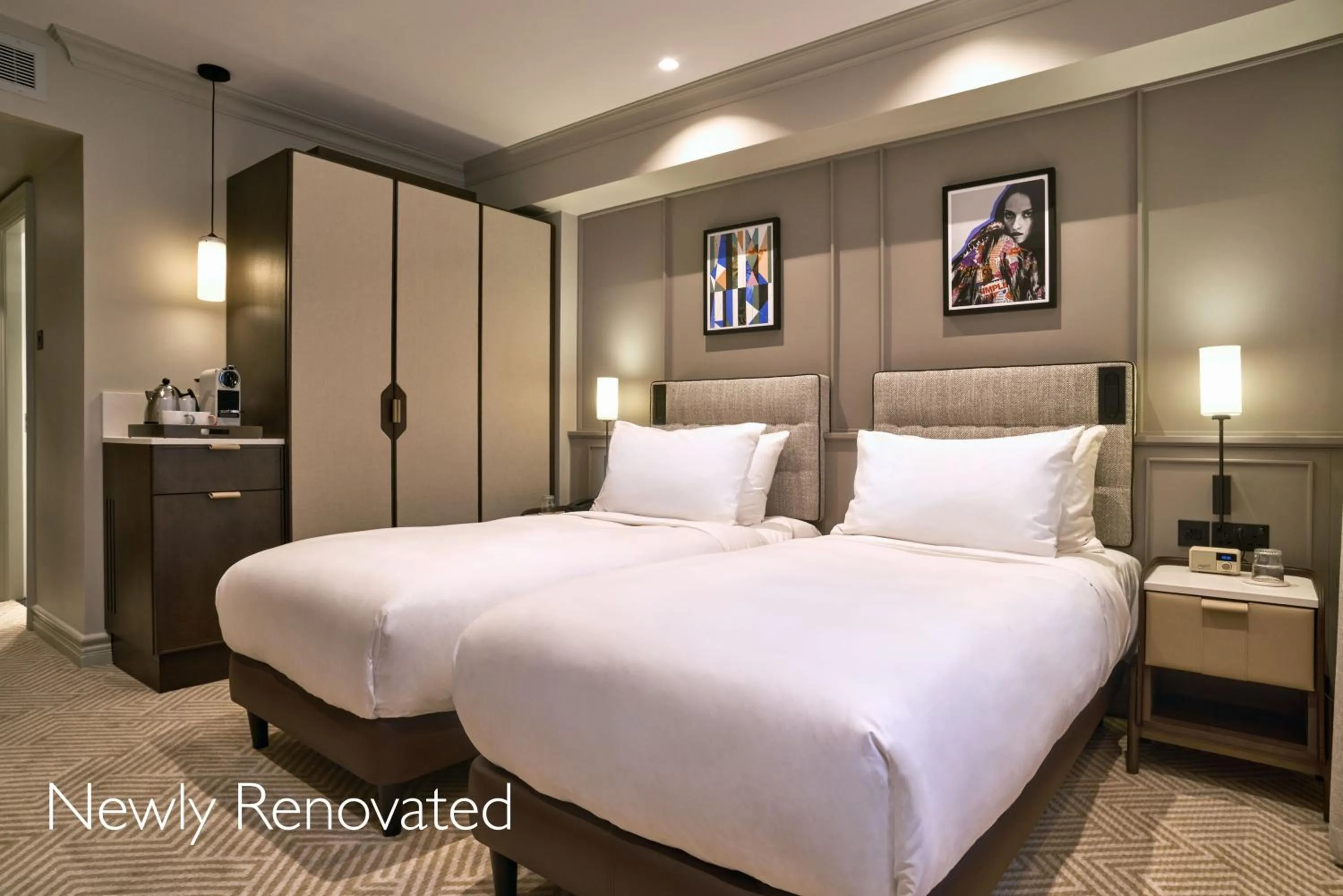 Bedroom, Bed in Radisson Blu Hotel, London Bond Street